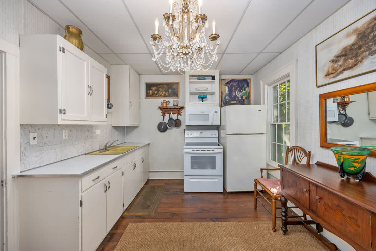 Historic Saugatuck Walk to Lake Shops and Dining 27