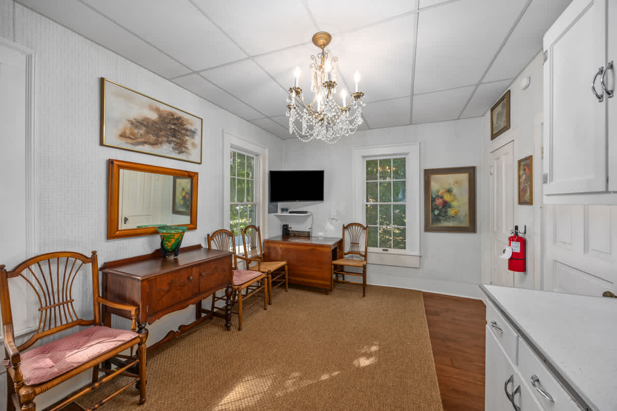 Historic Saugatuck Walk to Lake Shops and Dining 28