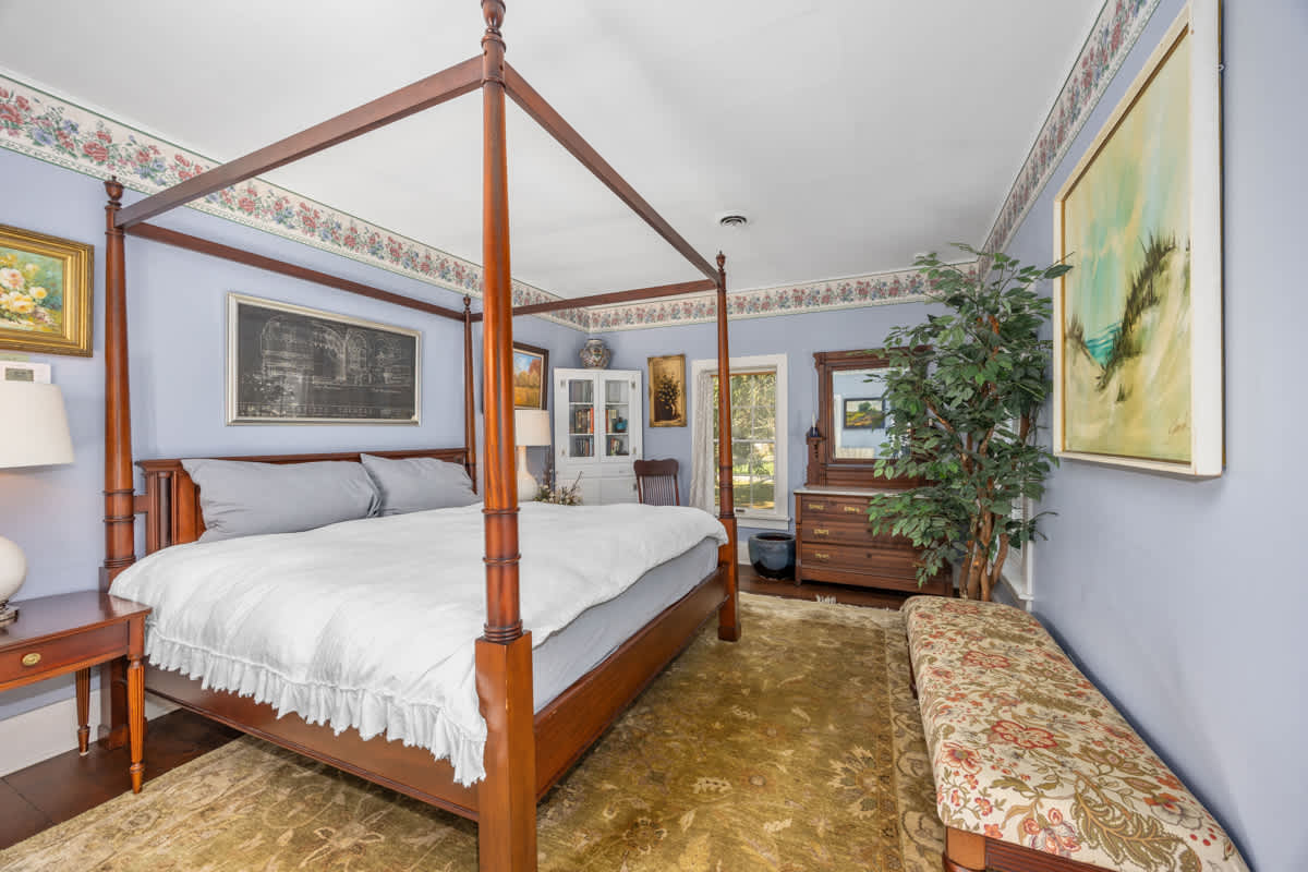 Historic Saugatuck Walk to Lake Shops and Dining 29