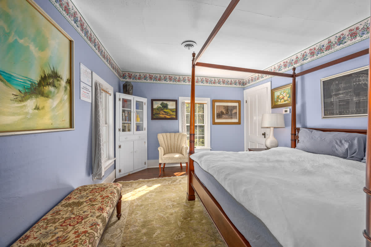 Historic Saugatuck Walk to Lake Shops and Dining 30