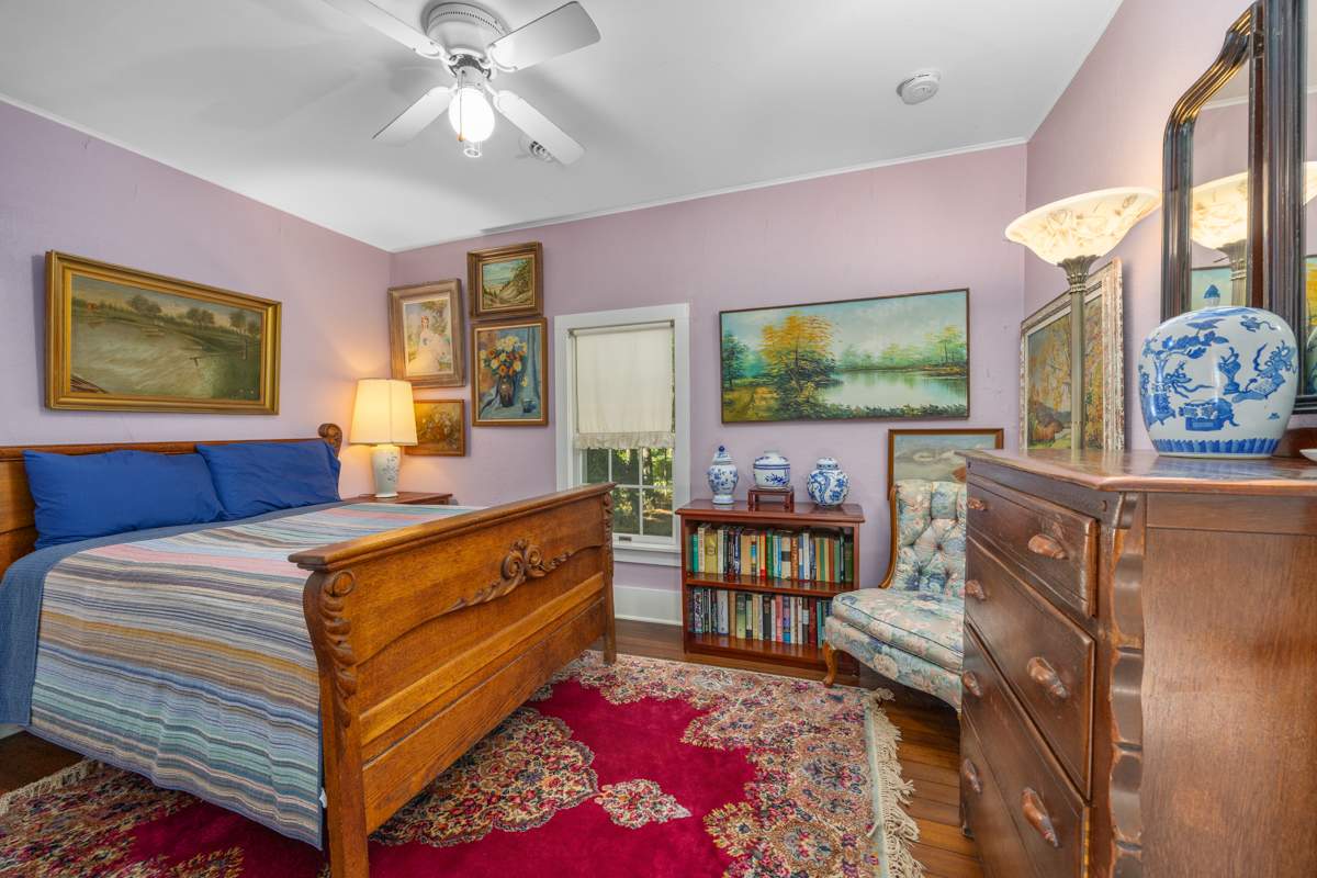 Historic Saugatuck Walk to Lake Shops and Dining 33