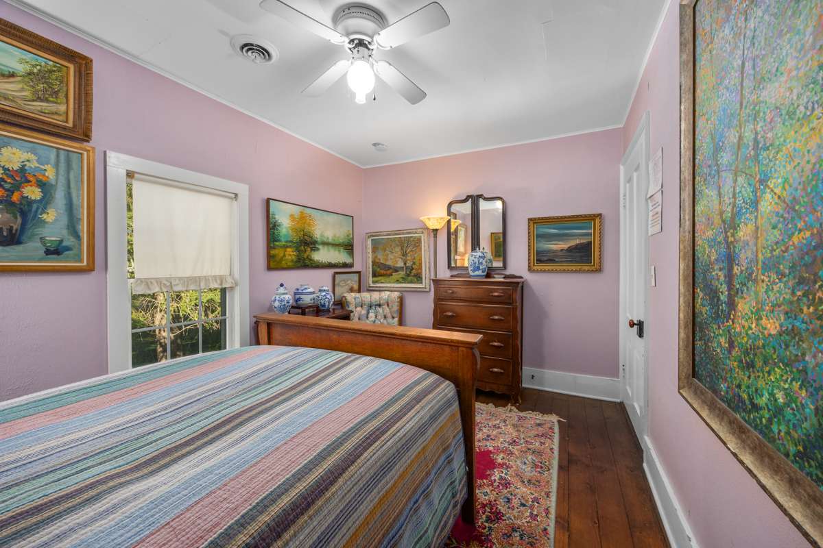 Historic Saugatuck Walk to Lake Shops and Dining 32