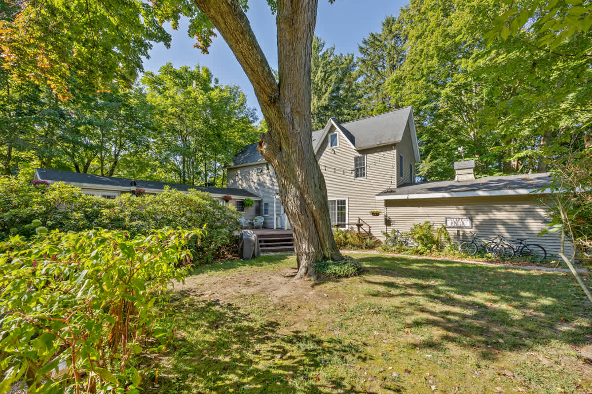 Historic Saugatuck Walk to Lake Shops and Dining 36