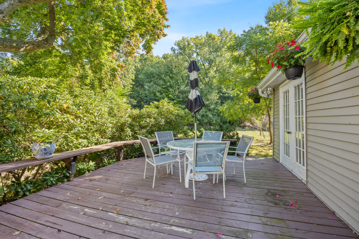 Historic Saugatuck Walk to Lake Shops and Dining 5