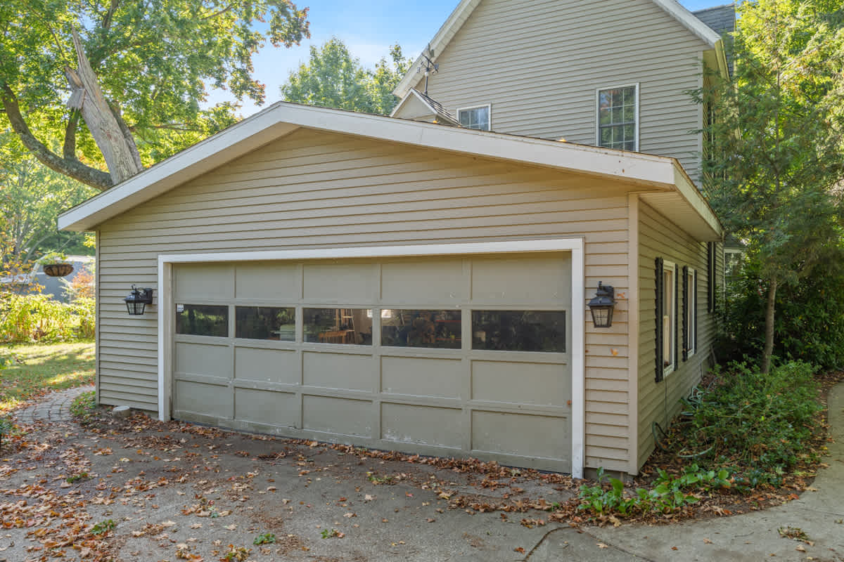 Historic Saugatuck Walk to Lake Shops and Dining 37
