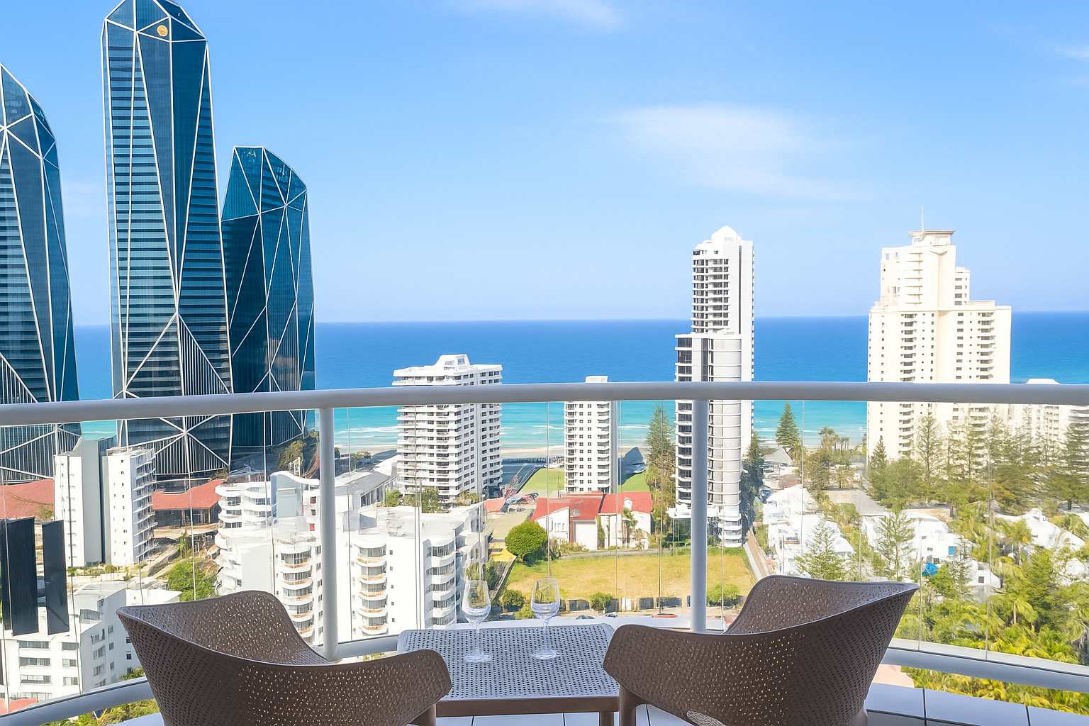 Ocean View Studio: Super King+SPA+ Free Parking — Surfers Paradise, Queensland — vacation rental