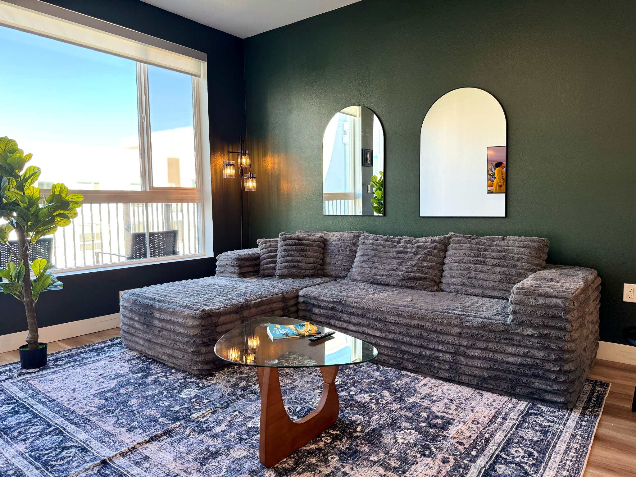 Elegant Apartment 10 Min to Disneyland | Pool & Gym