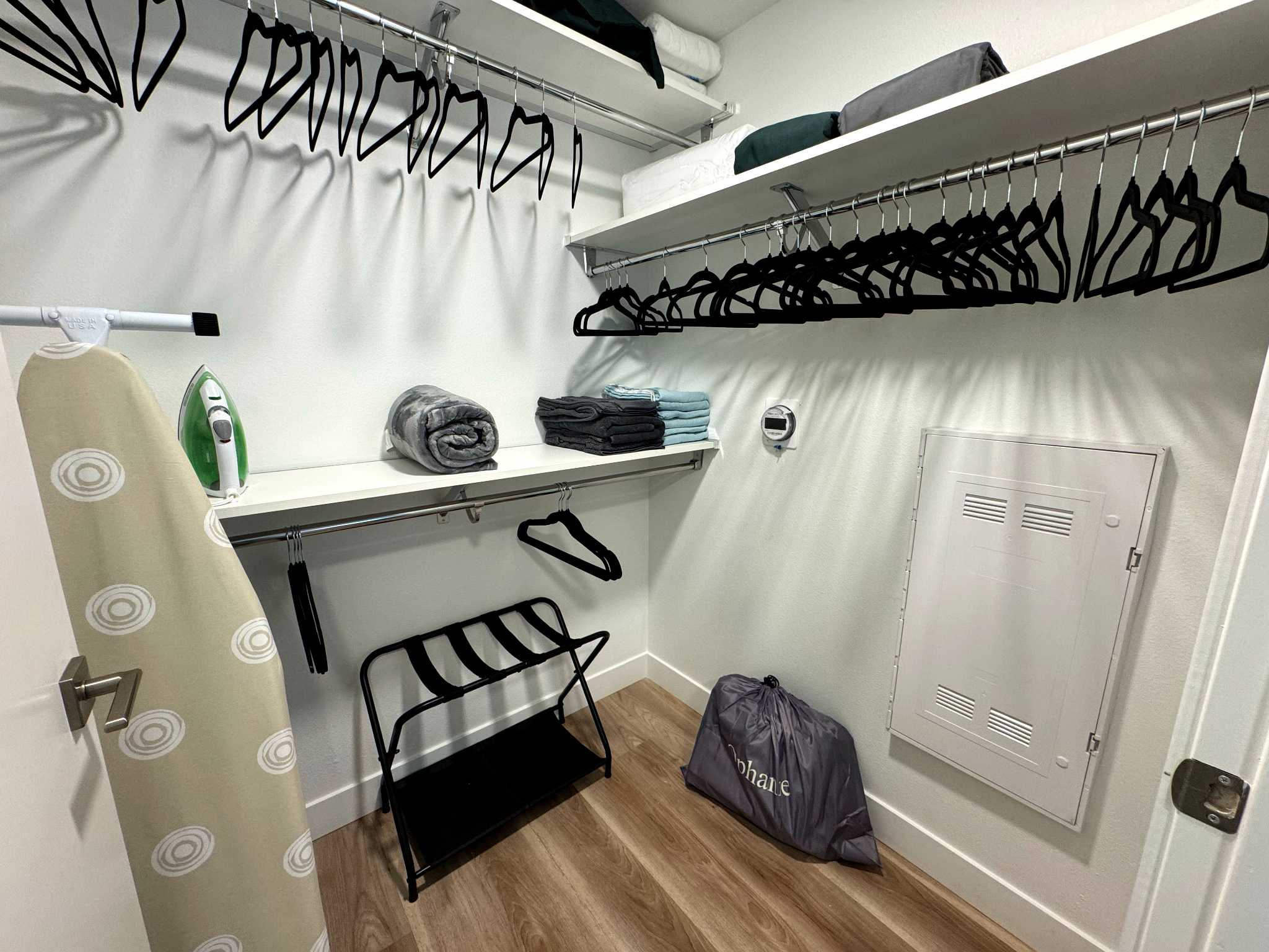Elegant Apartment 10 Min to Disneyland | Pool & Gym