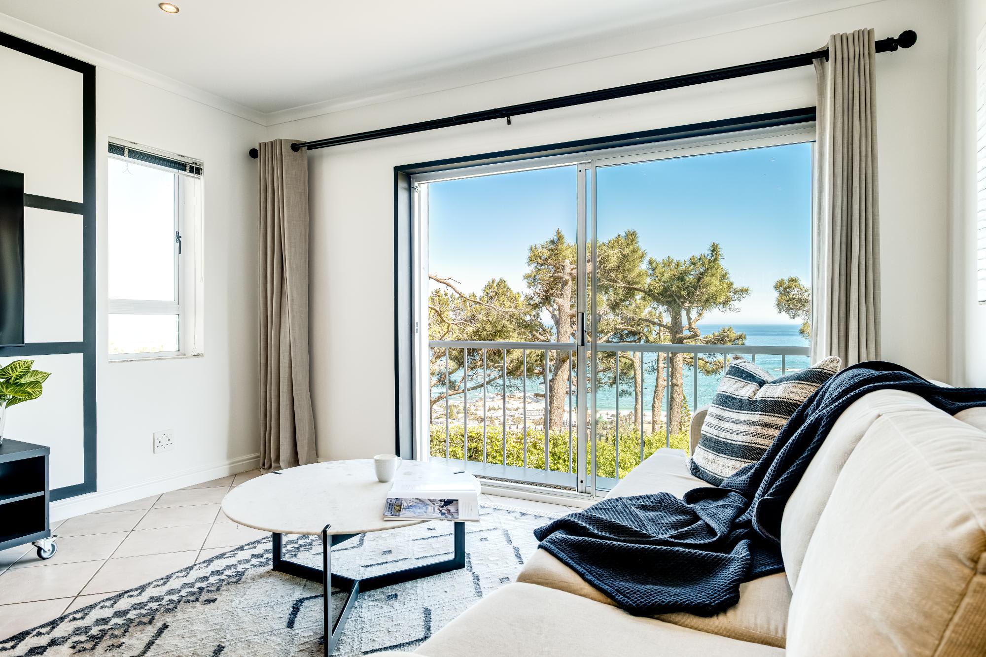 Chic 2bed in Camps Bay w Sea Views Bayview Rise 7
