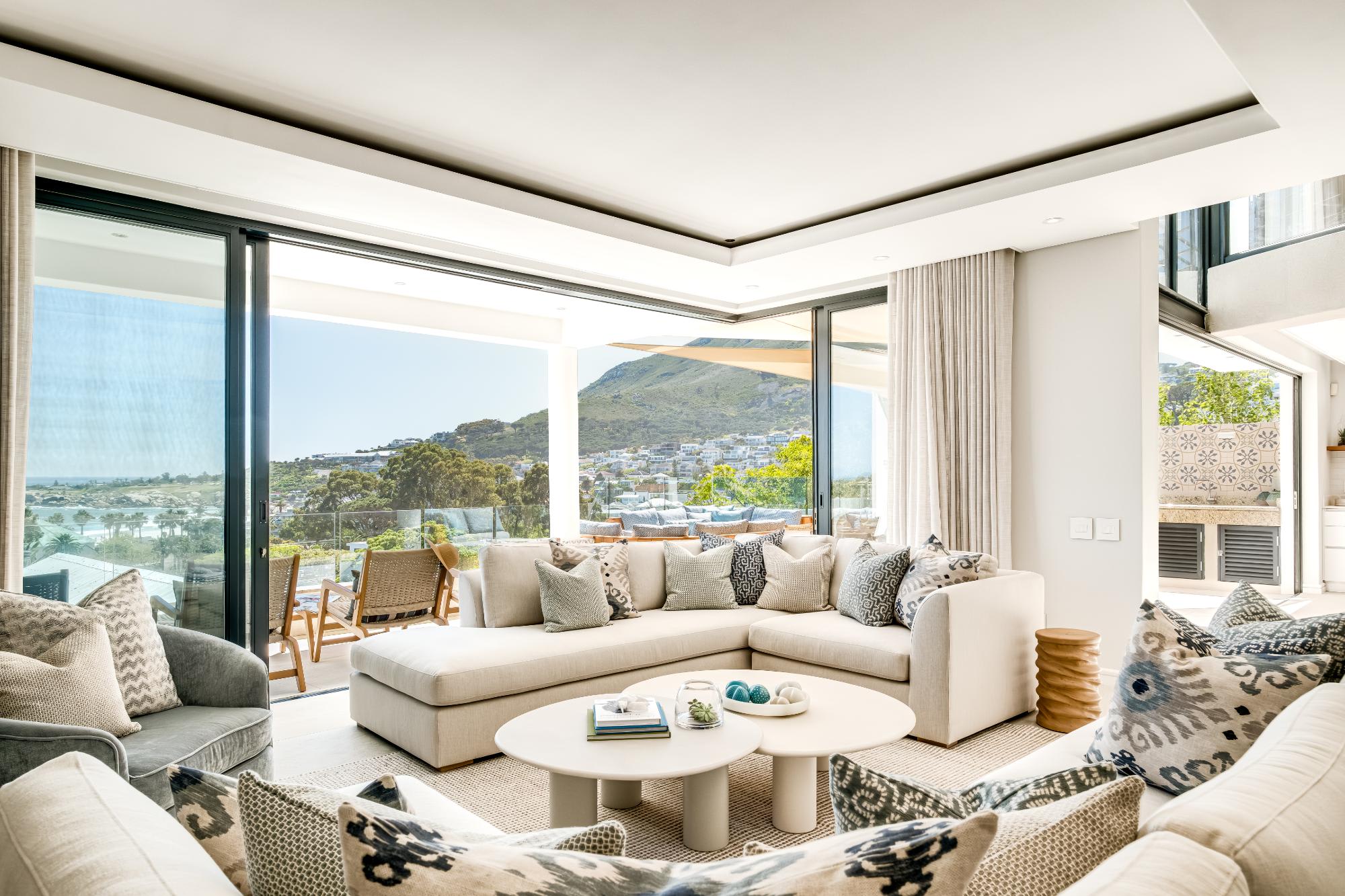 Beautiful 6bed Camps Bay View Villa w Pool Ithemba | Photo 2