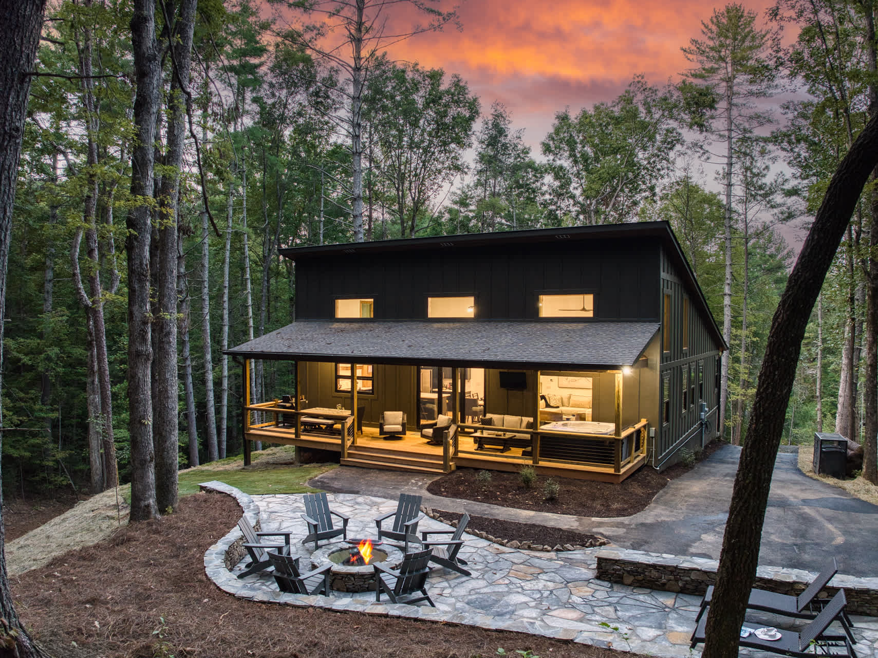 The Black Still - Hot tub-Private-Modern-Fire Pit — East Ellijay, GA — vacation rental