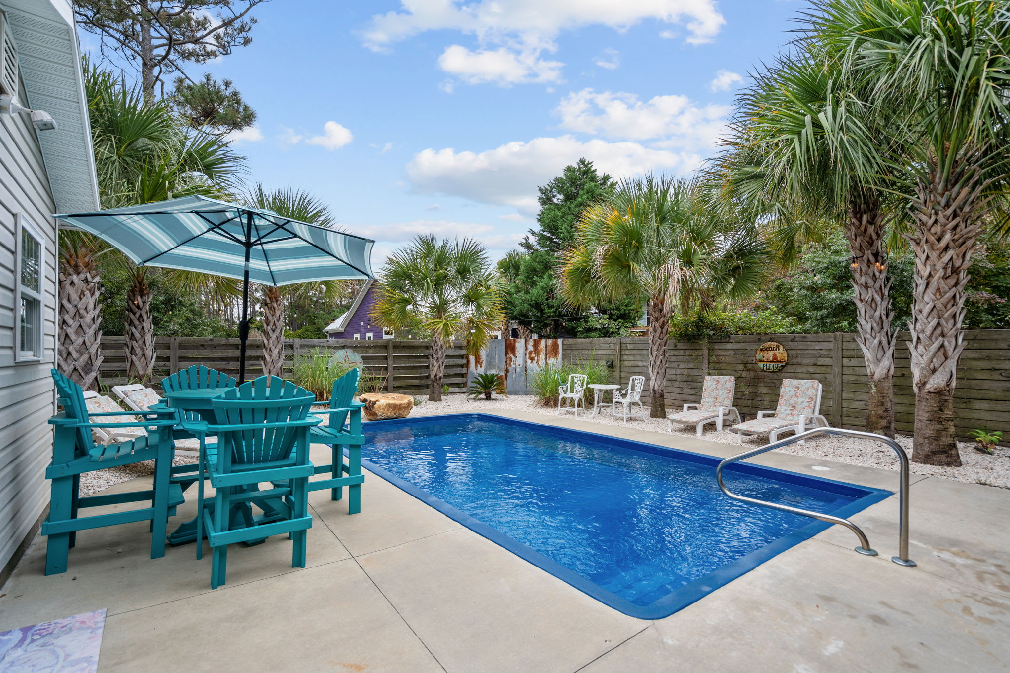 Close to Beach, Pool, Grill Area, Bonus Apartment! — Oak Island, NC — vacation rental