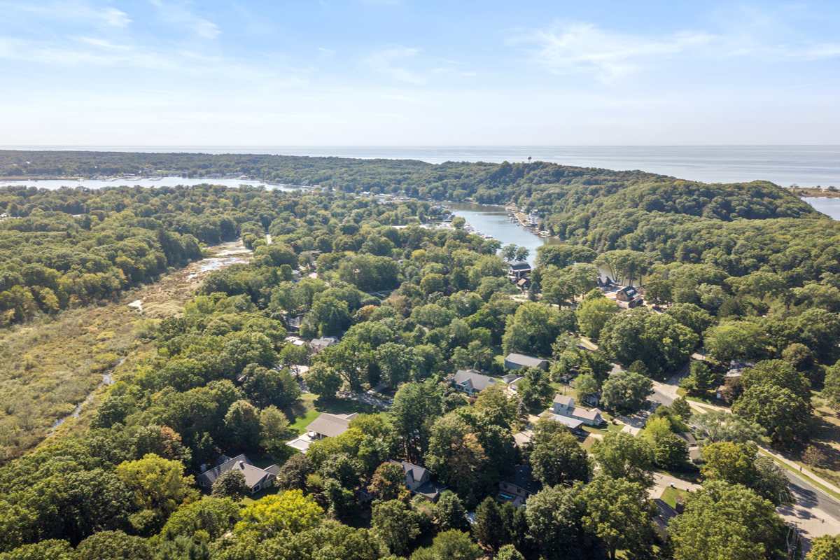 Historic Saugatuck Walk to Lake Shops and Dining 49