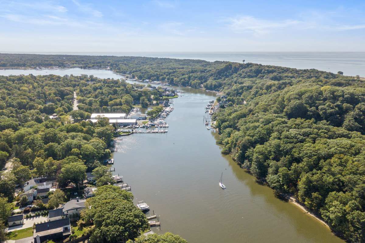 Historic Saugatuck Walk to Lake Shops and Dining 46