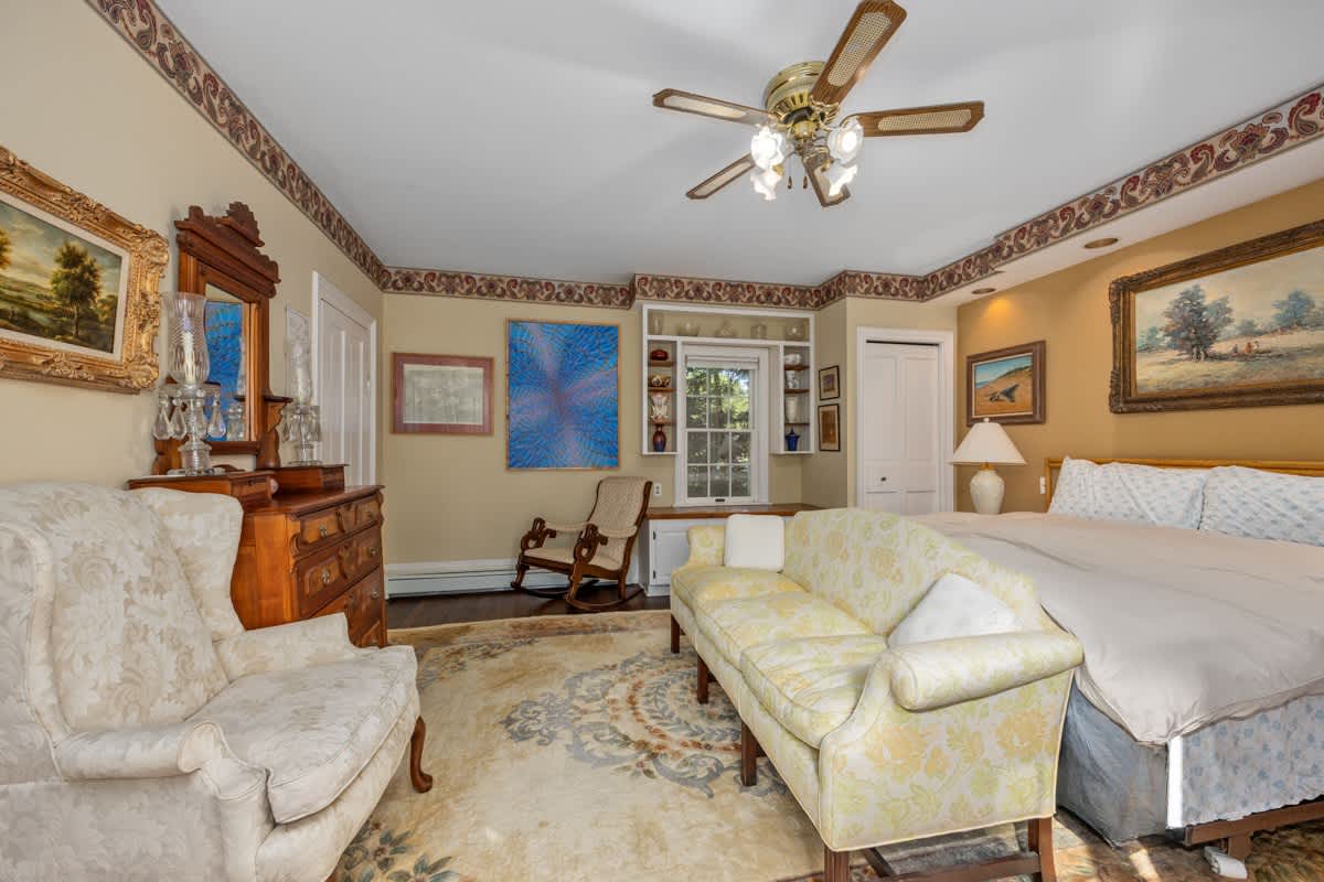 Historic Saugatuck Walk to Lake Shops and Dining 17