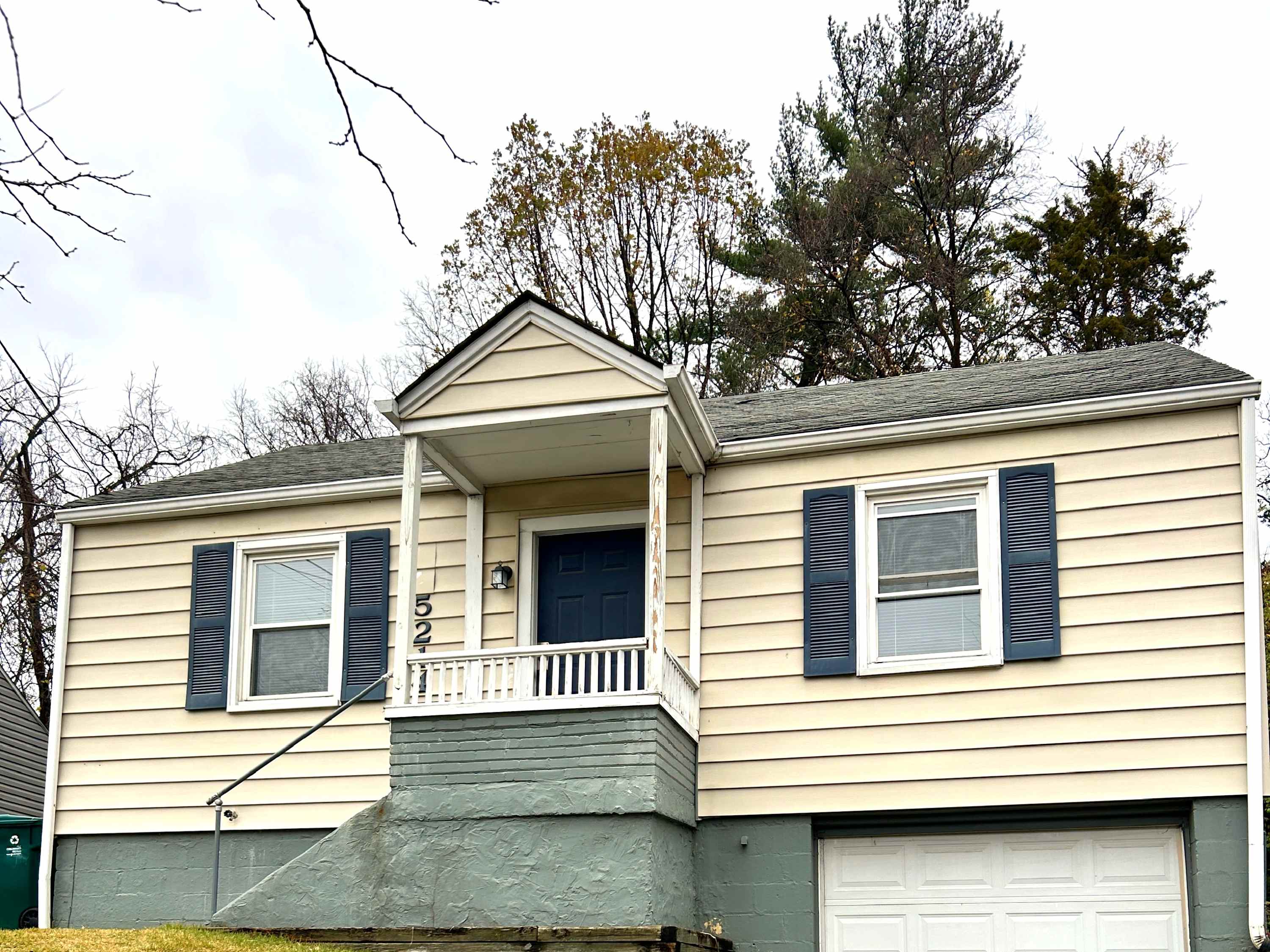 Charloe House: 2br + Bonus Room, Near Cincinnati Attractions - Cincinnati, OH