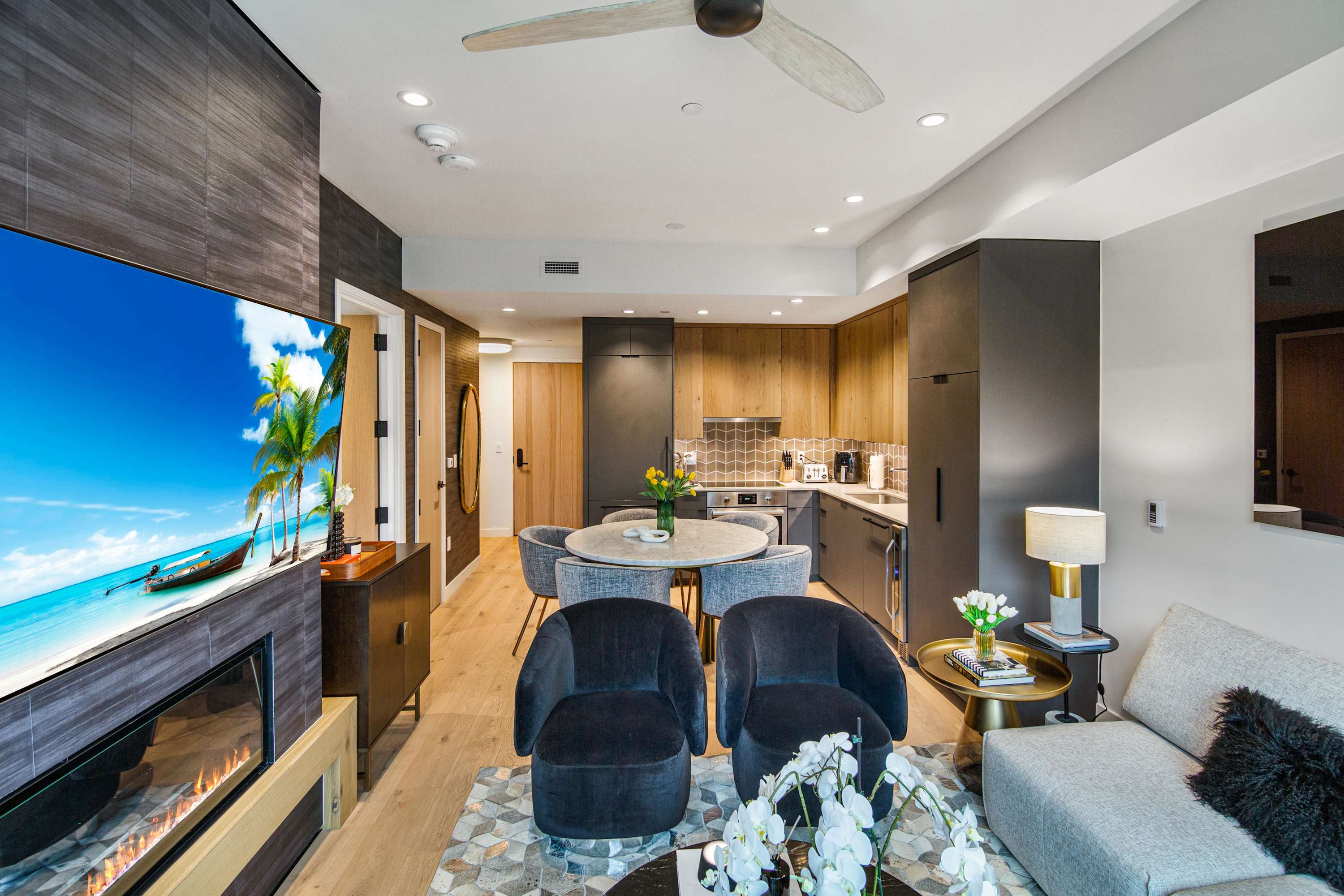 Modern 2 bedroom 2 bathroom Ski In&Ski Out 07