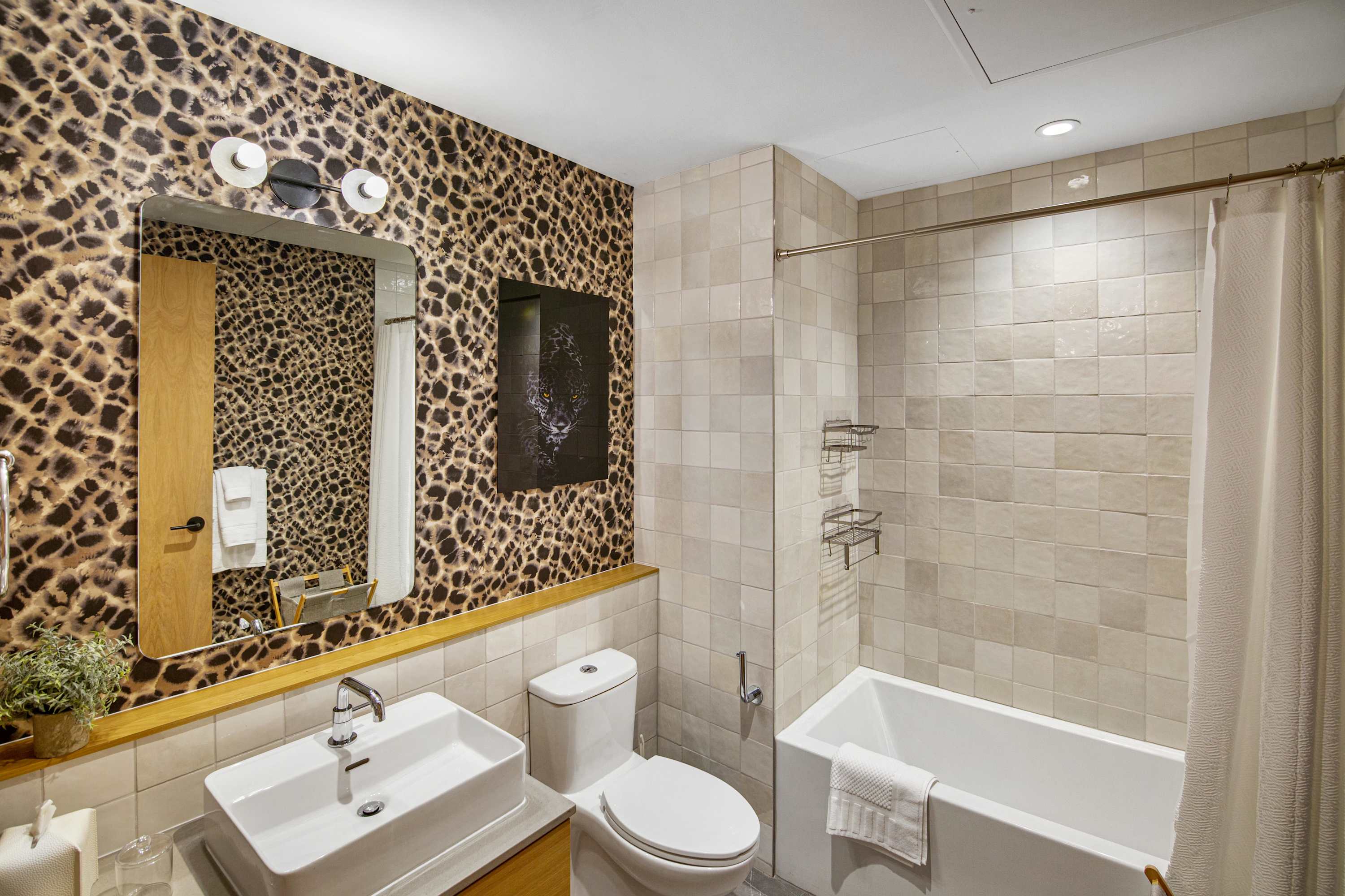 Modern 2 bedroom 2 bathroom Ski In&Ski Out 07