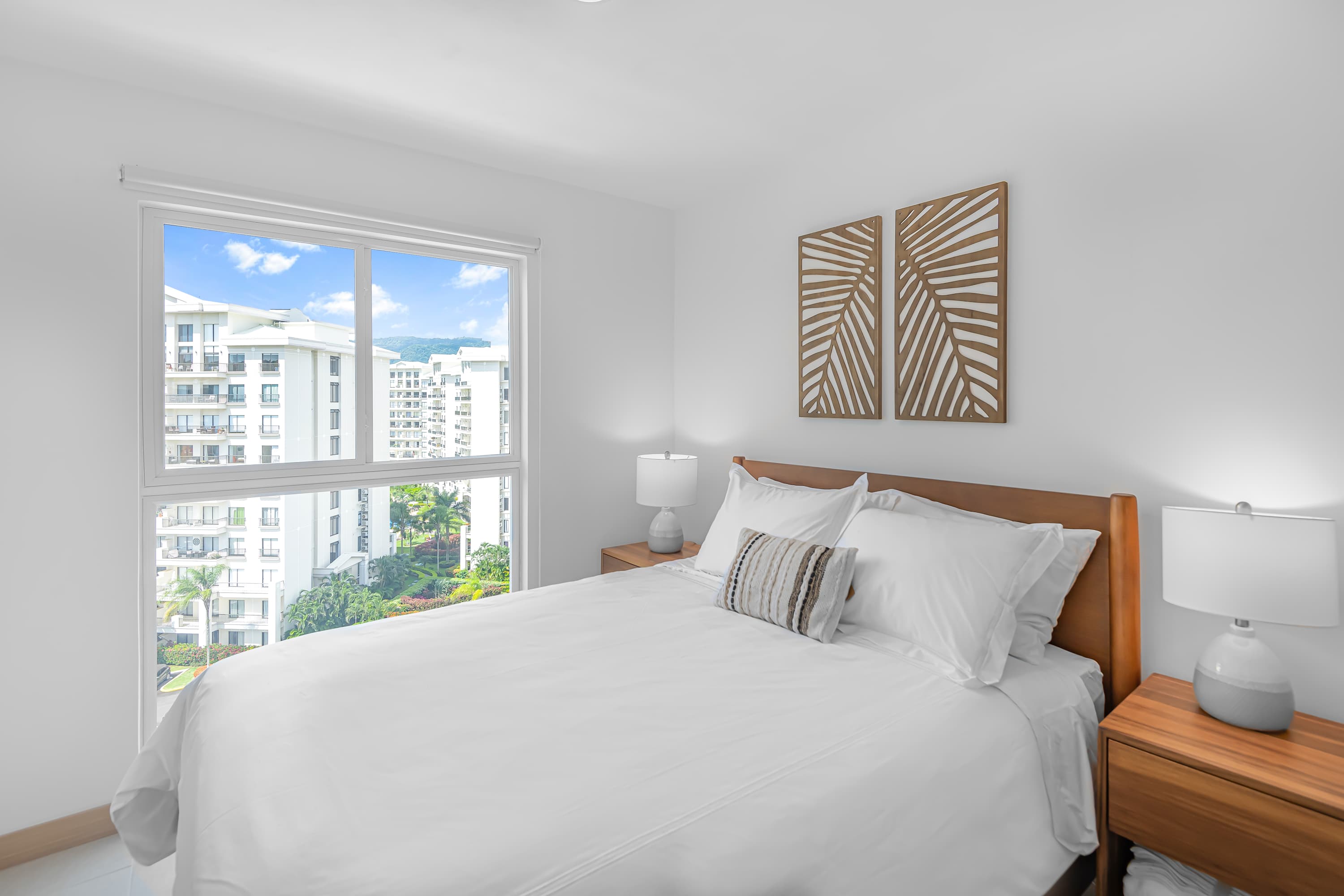 Queen Bed: Bright and cosy, offering a queen bed and inviting décor for restful sleep.