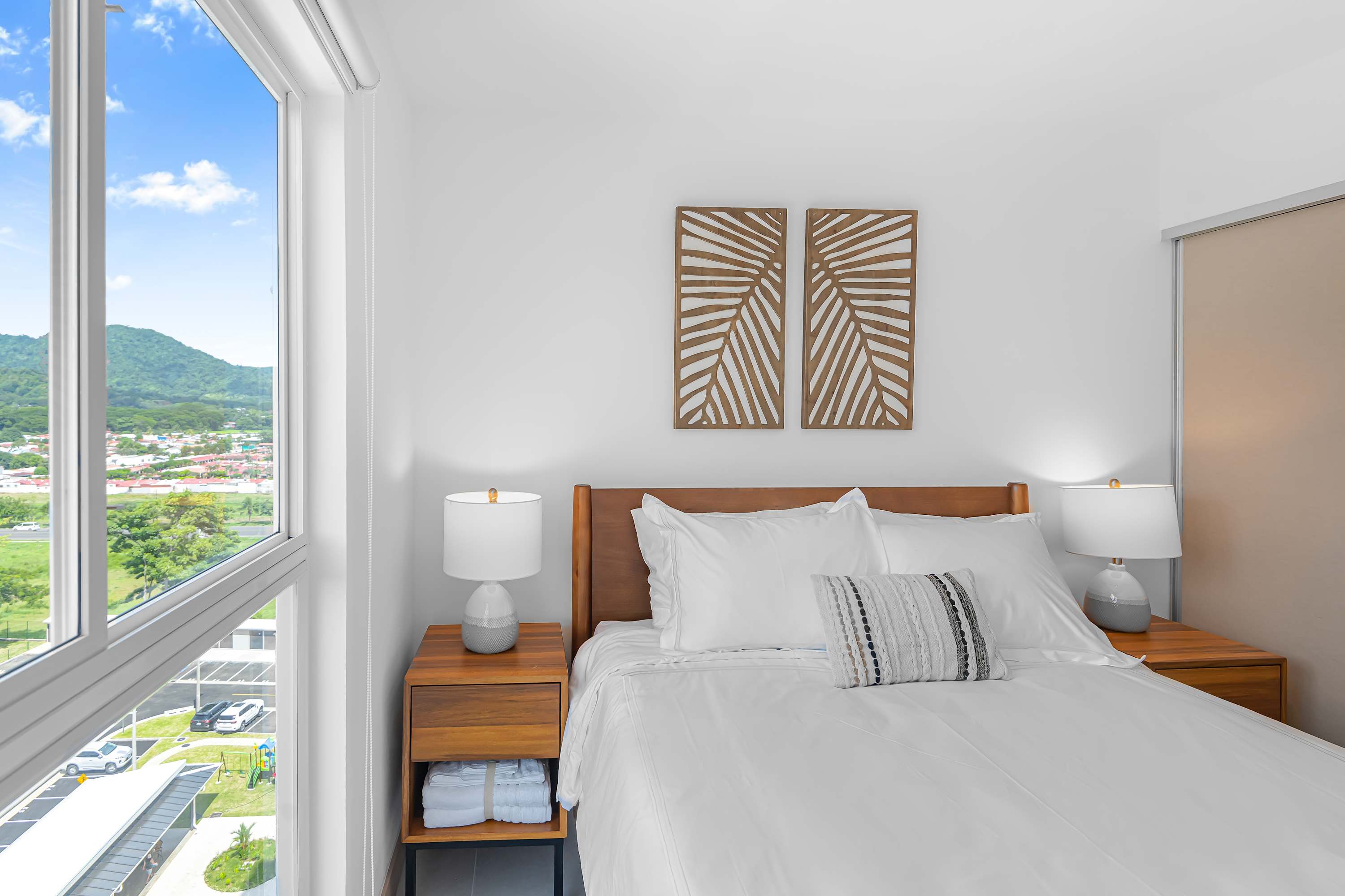 Queen Bed: Bright and cosy, offering a queen bed and inviting décor for restful sleep.