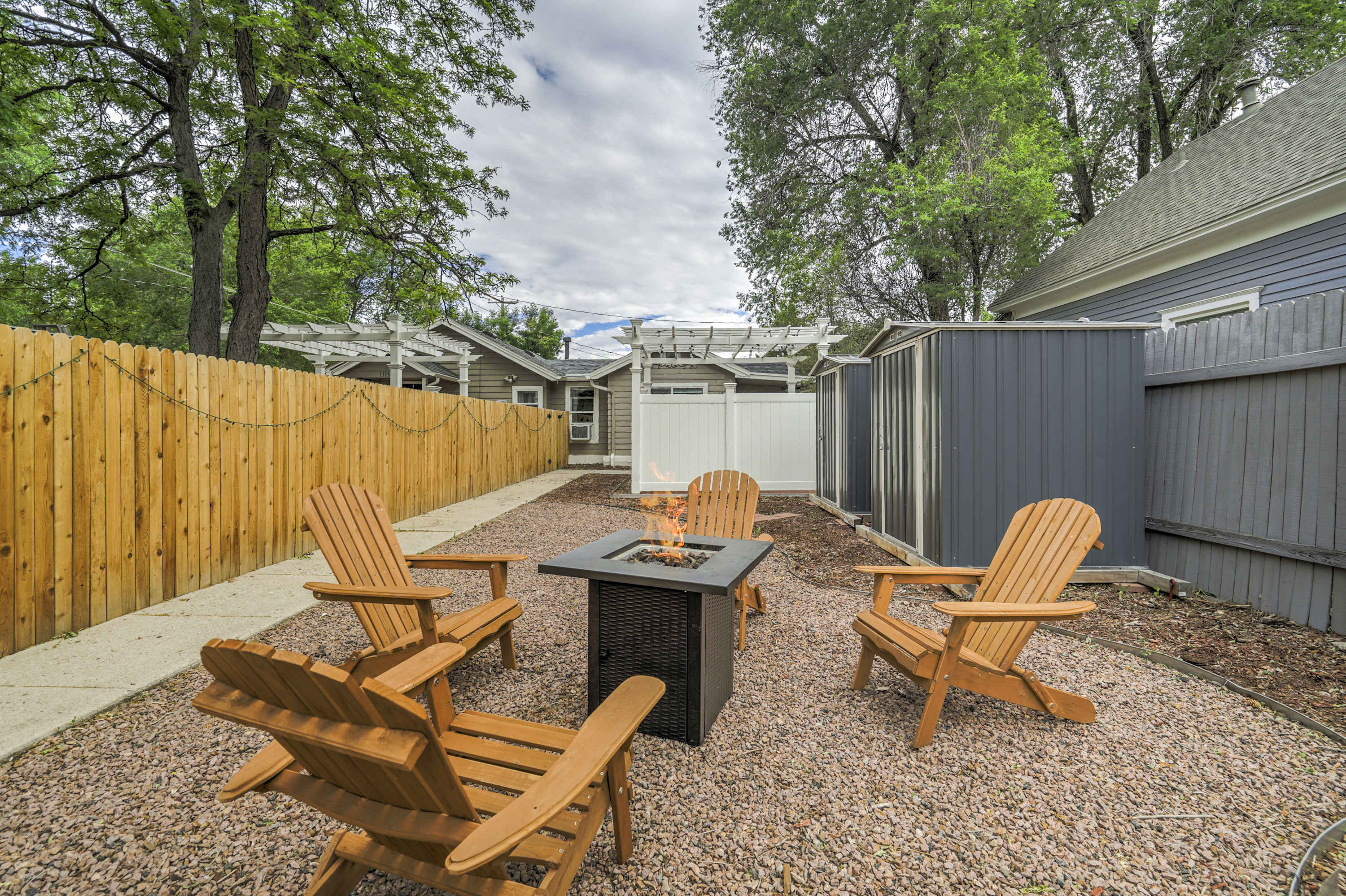 Euro Cottage! Downtown Home w BBQ & Fire Pit โ Colorado Springs, CO โ vacation rental
