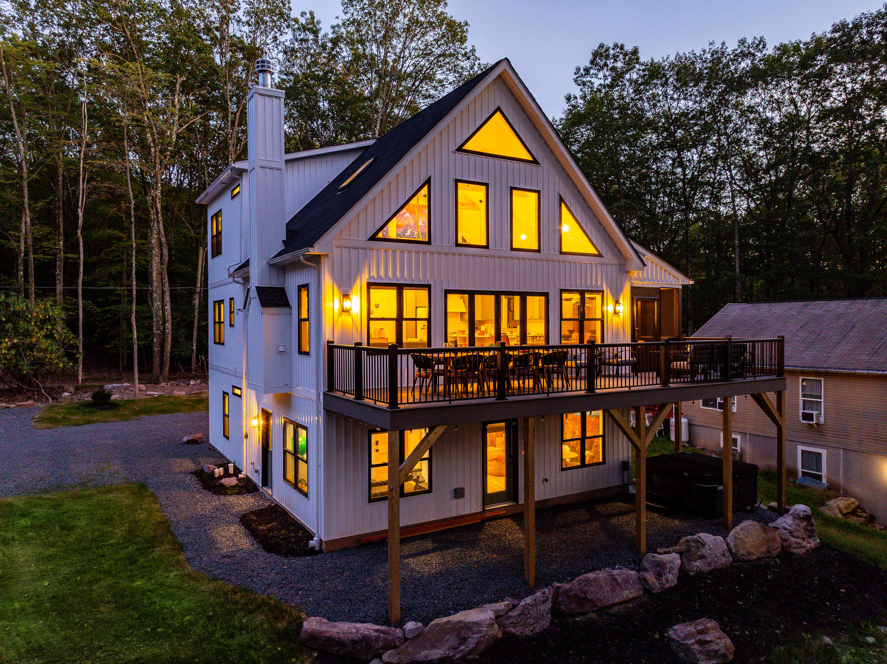 NEW Modern Lake Harmony Chalet | HotTub | Firepit