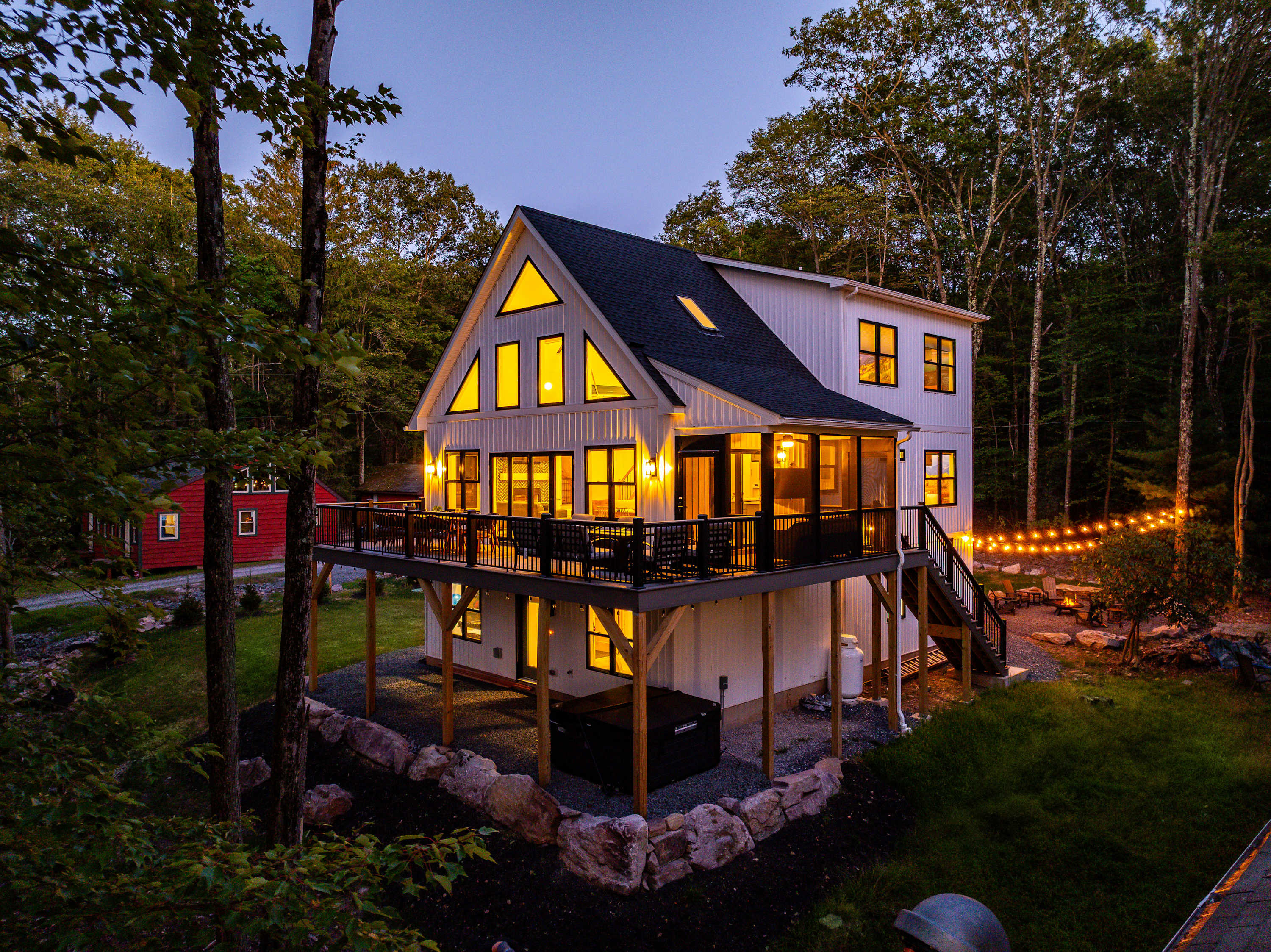 NEW Modern Lake Harmony Chalet | HotTub | Firepit — Lake Harmony, PA — vacation rental