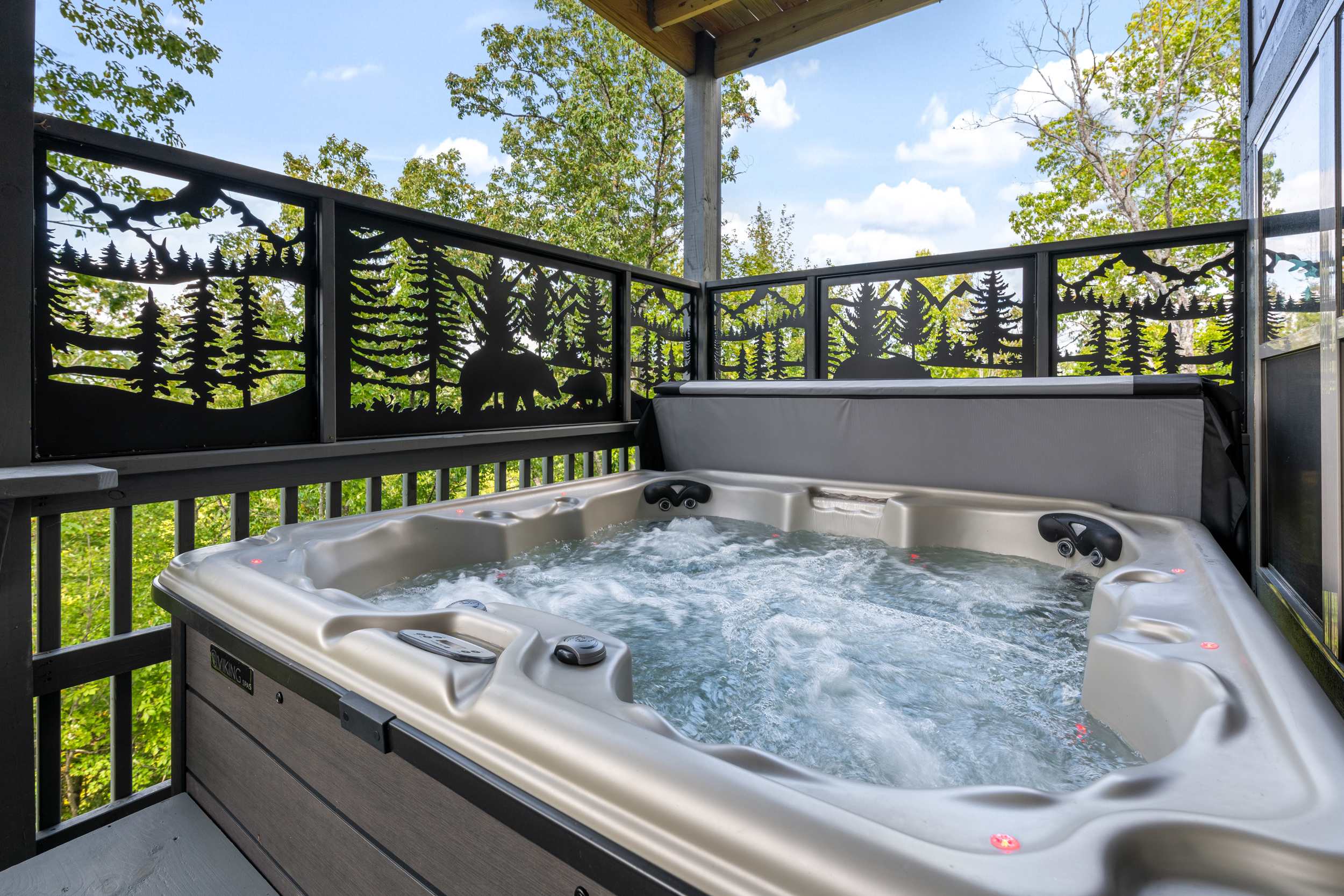 Secluded Luxury Cabin for 12 w/ Hot Tub