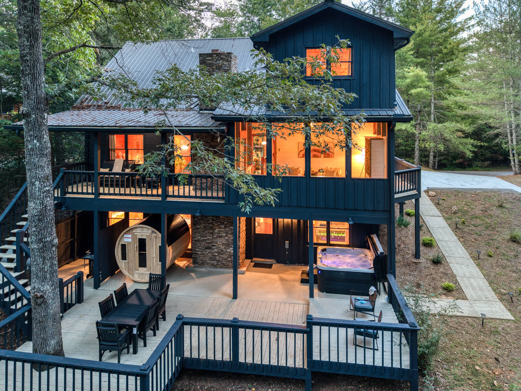 Cheeto’s Playhaus-sauna-hot tub-games-pet friendly — Blue Ridge, GA — vacation rental