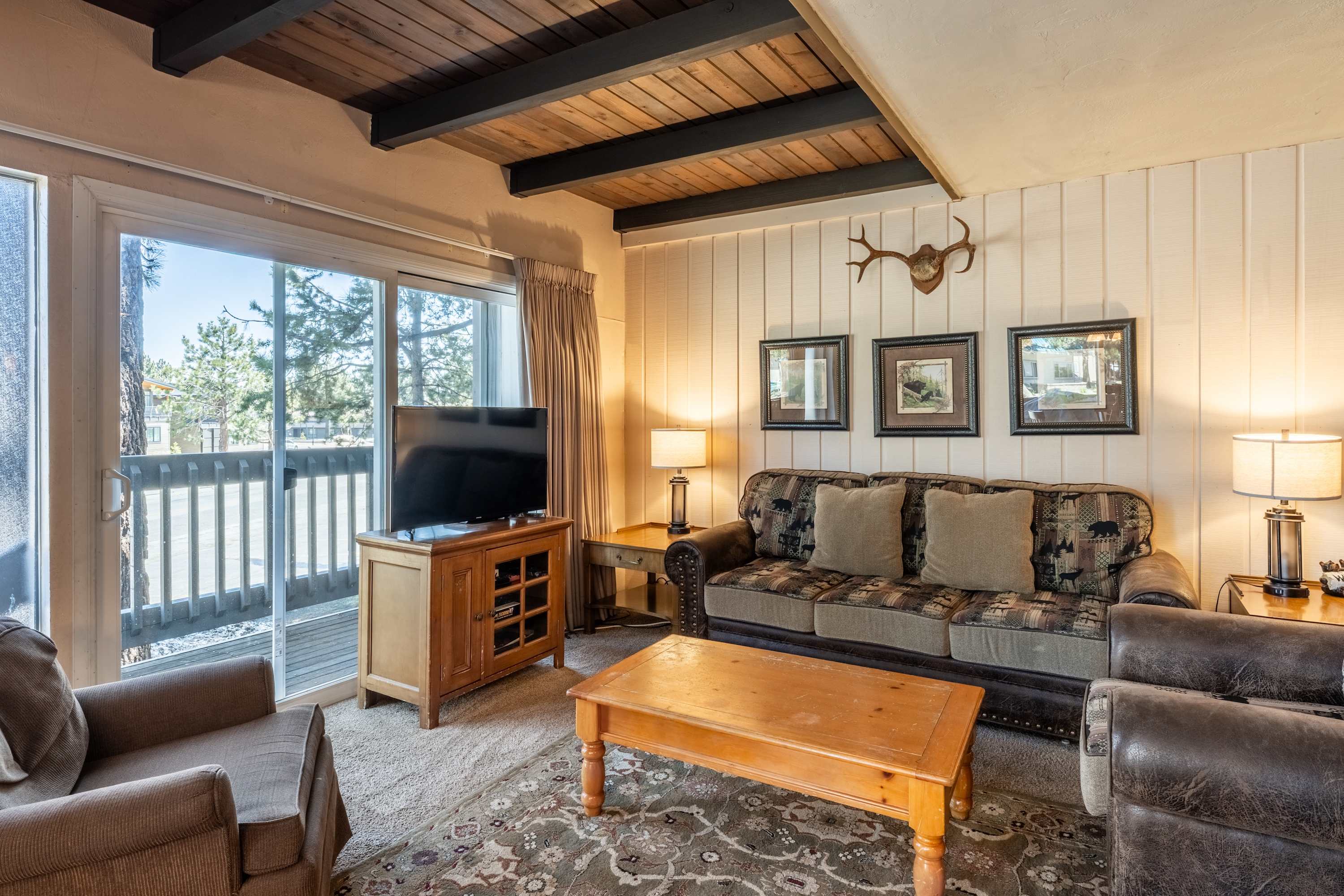 Cozy Stay for 7 w/Pool, Hot Tub & Easy Access!