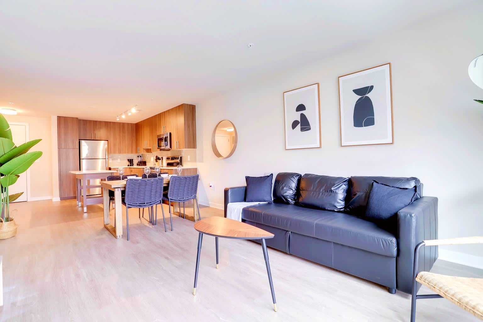 Modern Alexandria Apt | Shopping & Metro Nearby