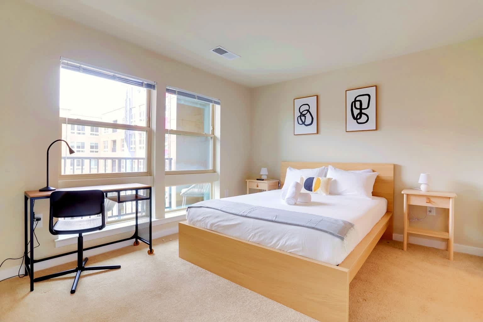 Modern Alexandria Apt | Shopping & Metro Nearby