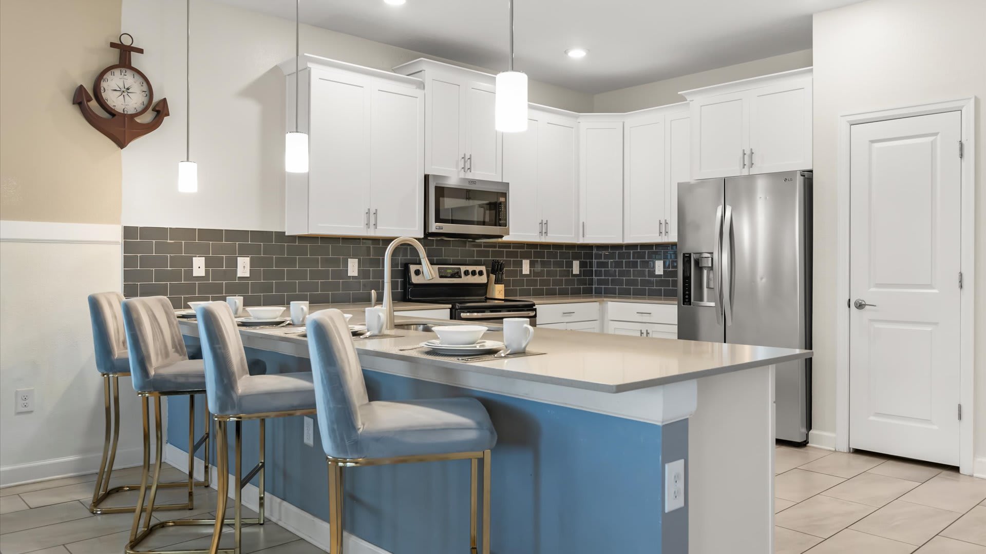 Kitchen: A bright window over the sink brings in natural light as you prepare meals. Complete with modern appliances, a dishwasher, and all essentials, the space is designed for both function and comfort.