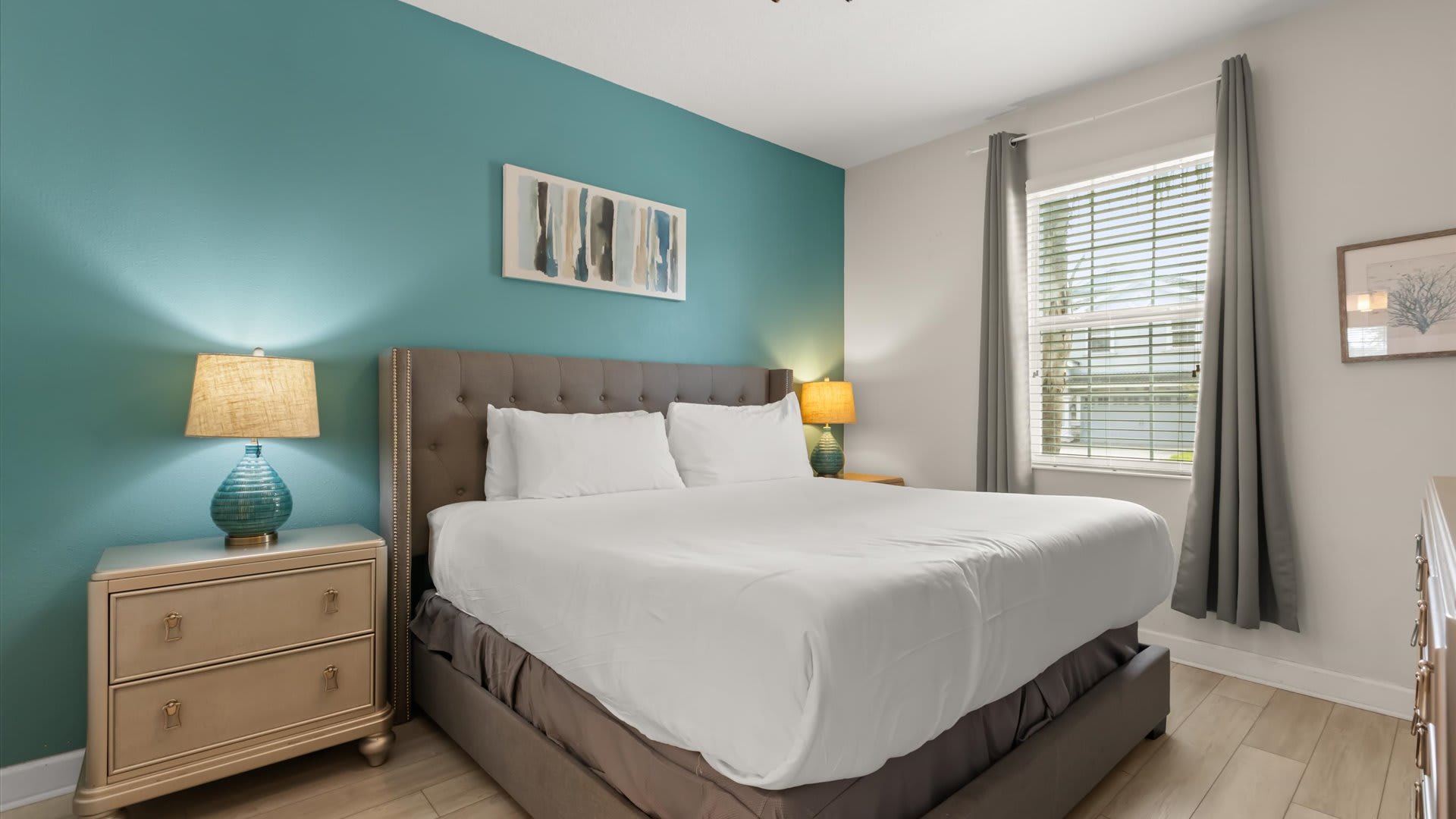 First Floor, King Bed + Ensuite: Comfort meets privacy with a luxurious king bed and a sleek ensuite bathroom, ideal for couples seeking their own sanctuary.