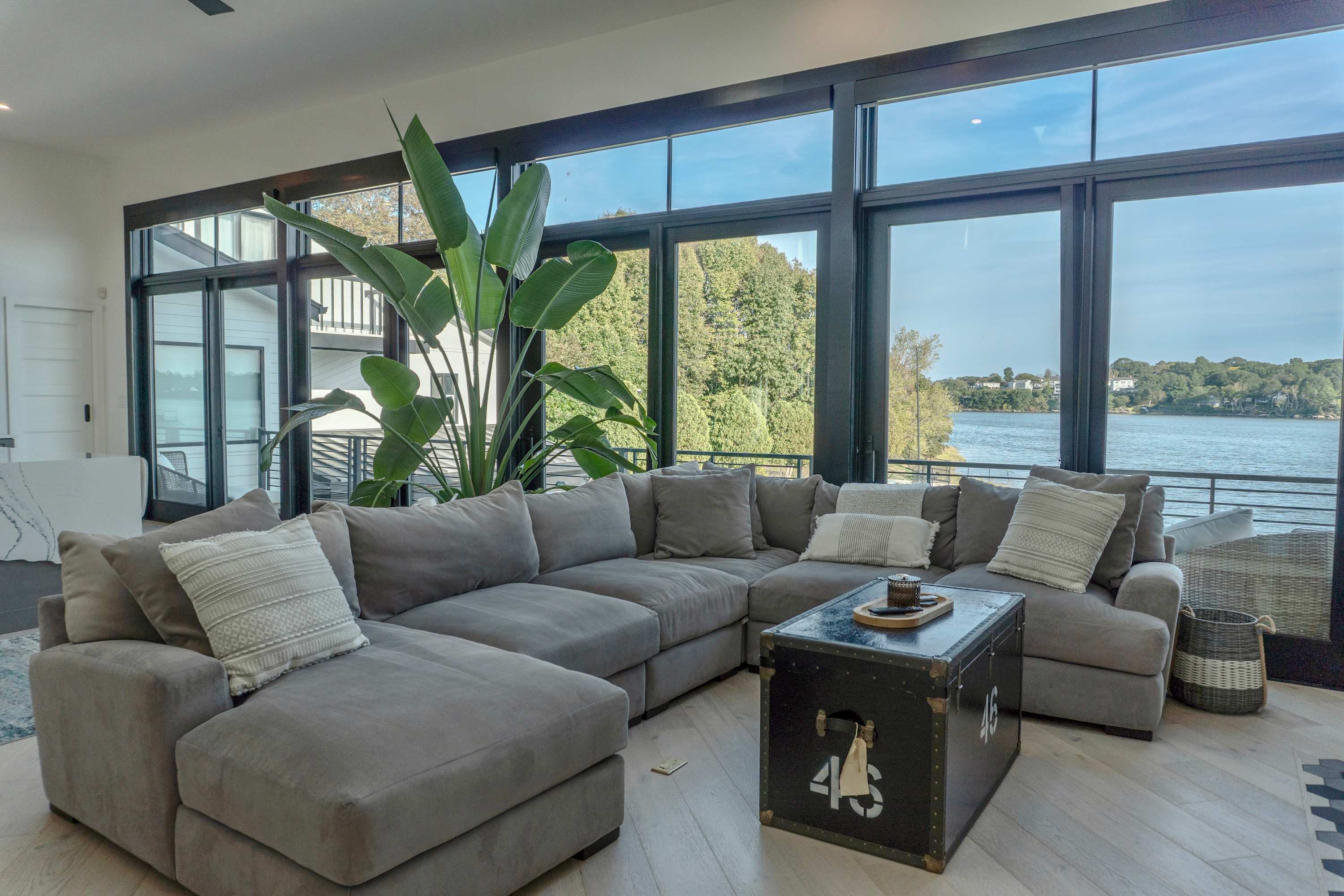 Salem Waterfront Couples Retreat - 1 mi Downtown!