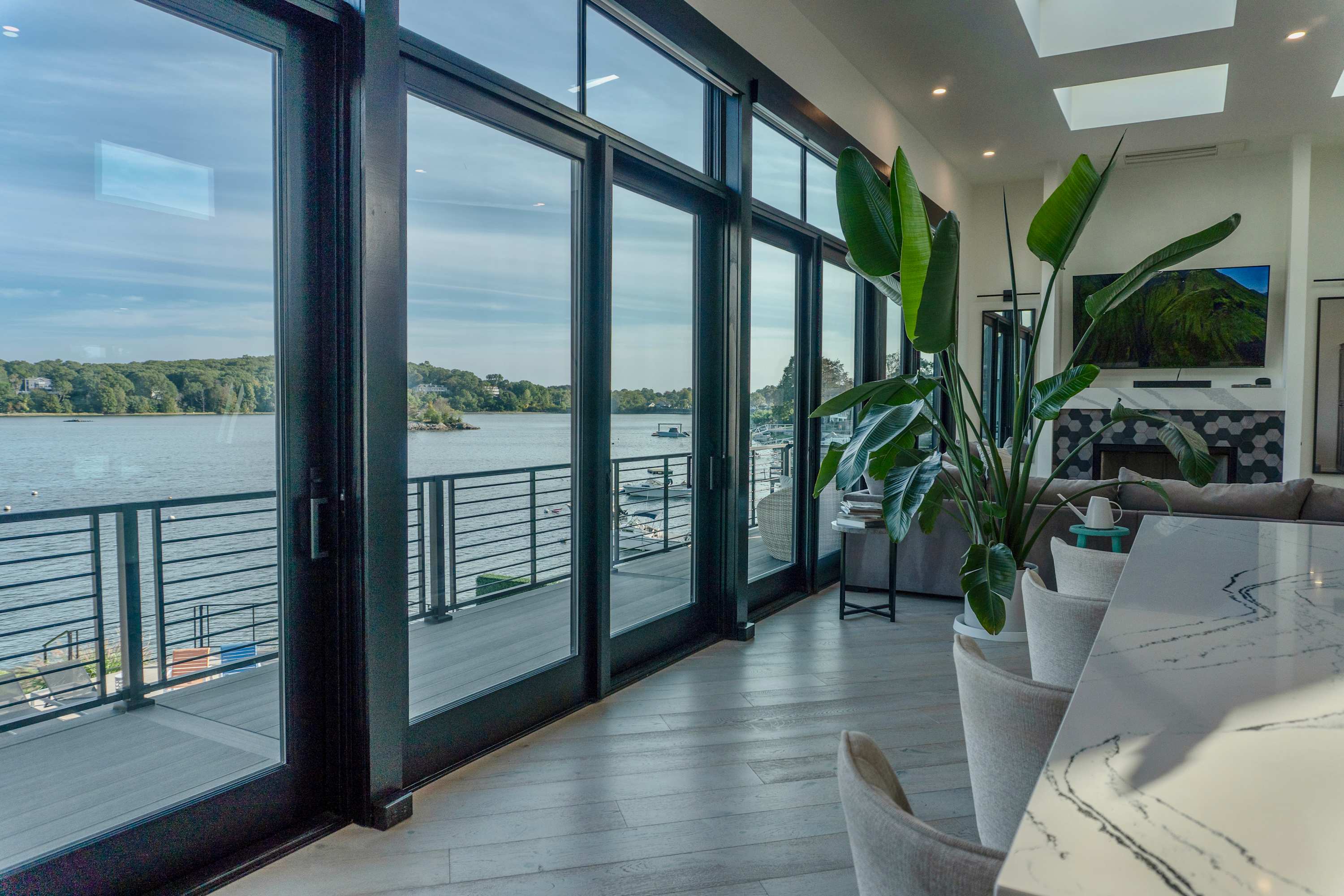 Salem Waterfront Couples Retreat - 1 mi Downtown! - Photo 11