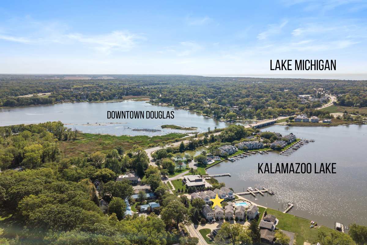Lake Front Condo W Pool Access Walk to Saugatuck 37