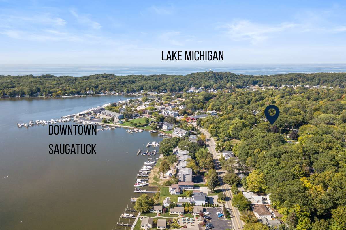 Charming Saugatuck Getaway by Lake Shops 41
