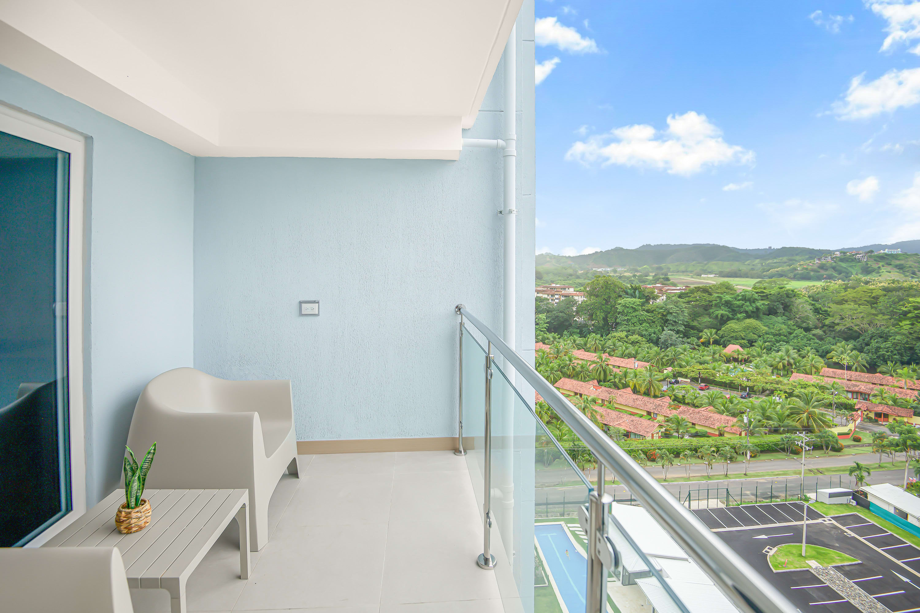 Upstay New 3BR Condo w Breathtaking Mountain views | Photo 14