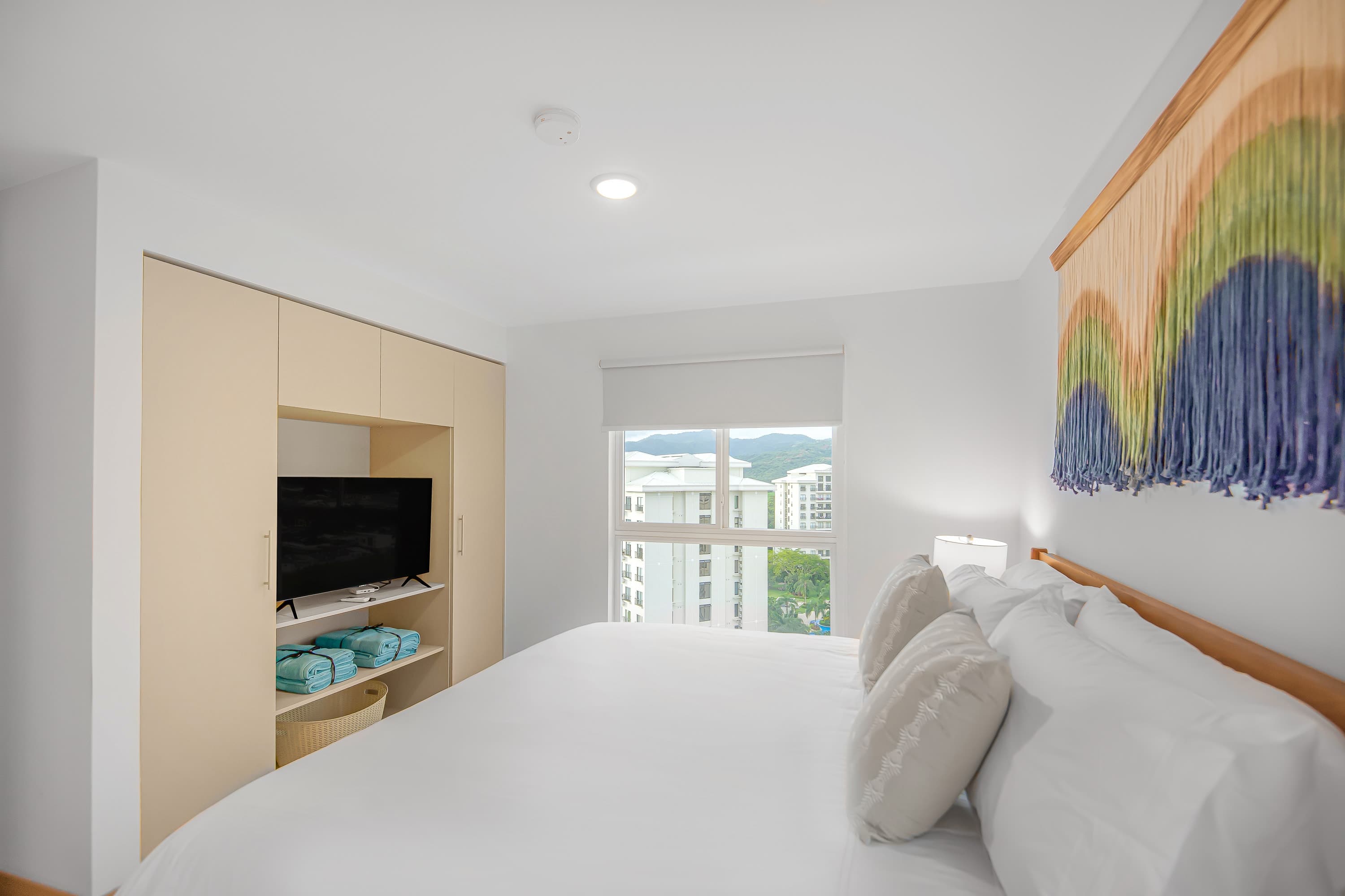 Upstay New 3BR Condo w Breathtaking Mountain views | Photo 16