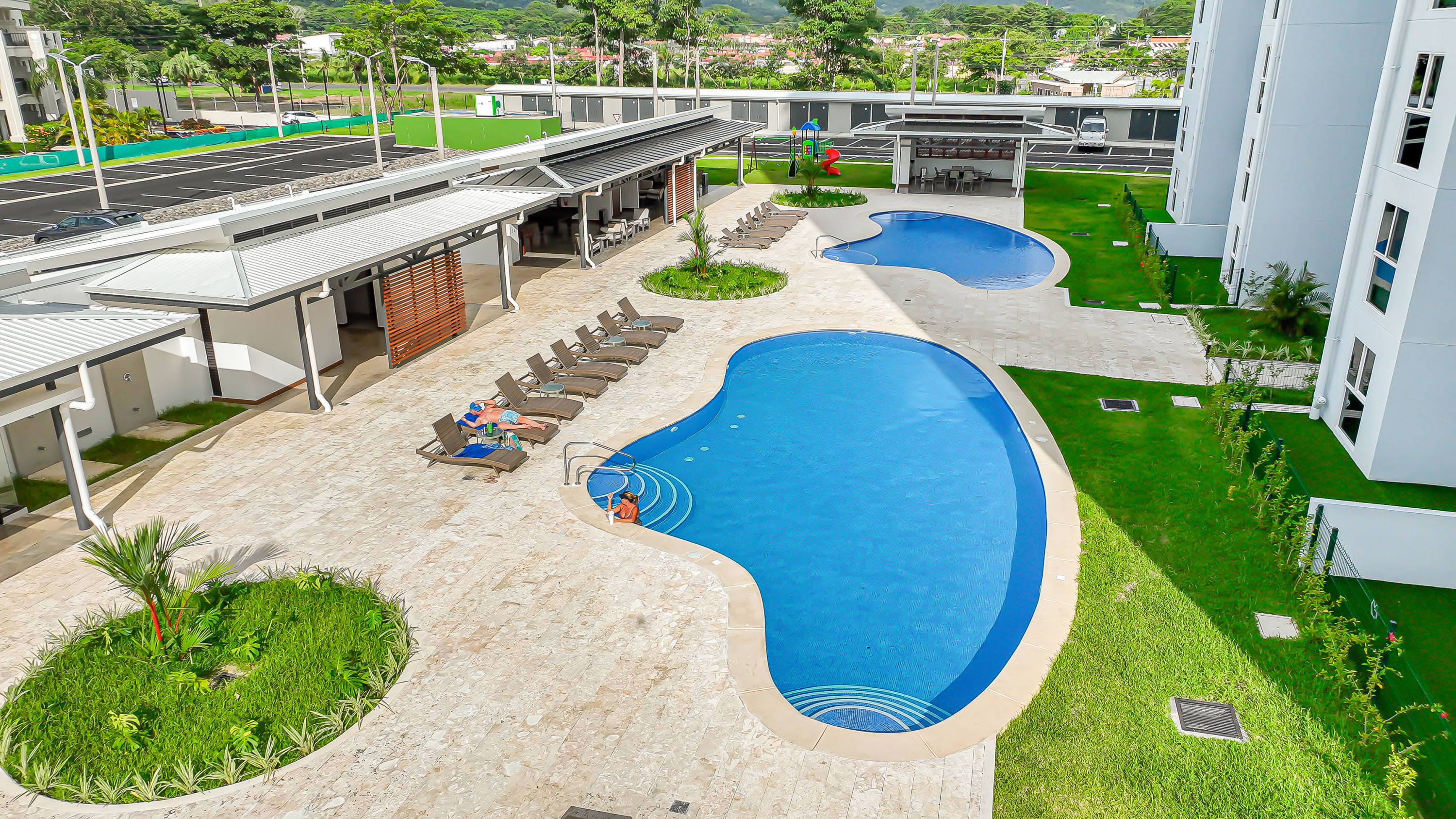 Upstay New 3BR Condo w Breathtaking Mountain views | Photo 25