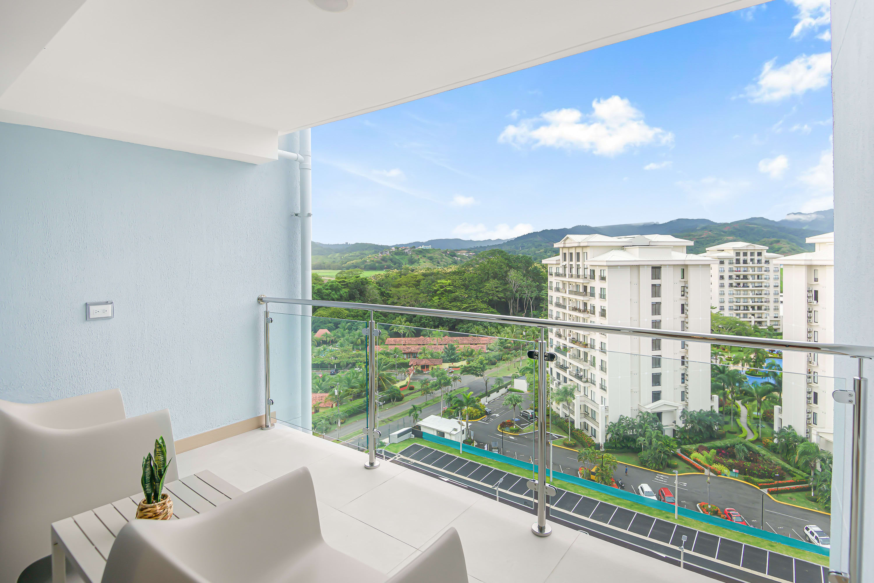 Upstay New 3BR Condo w Breathtaking Mountain views 4