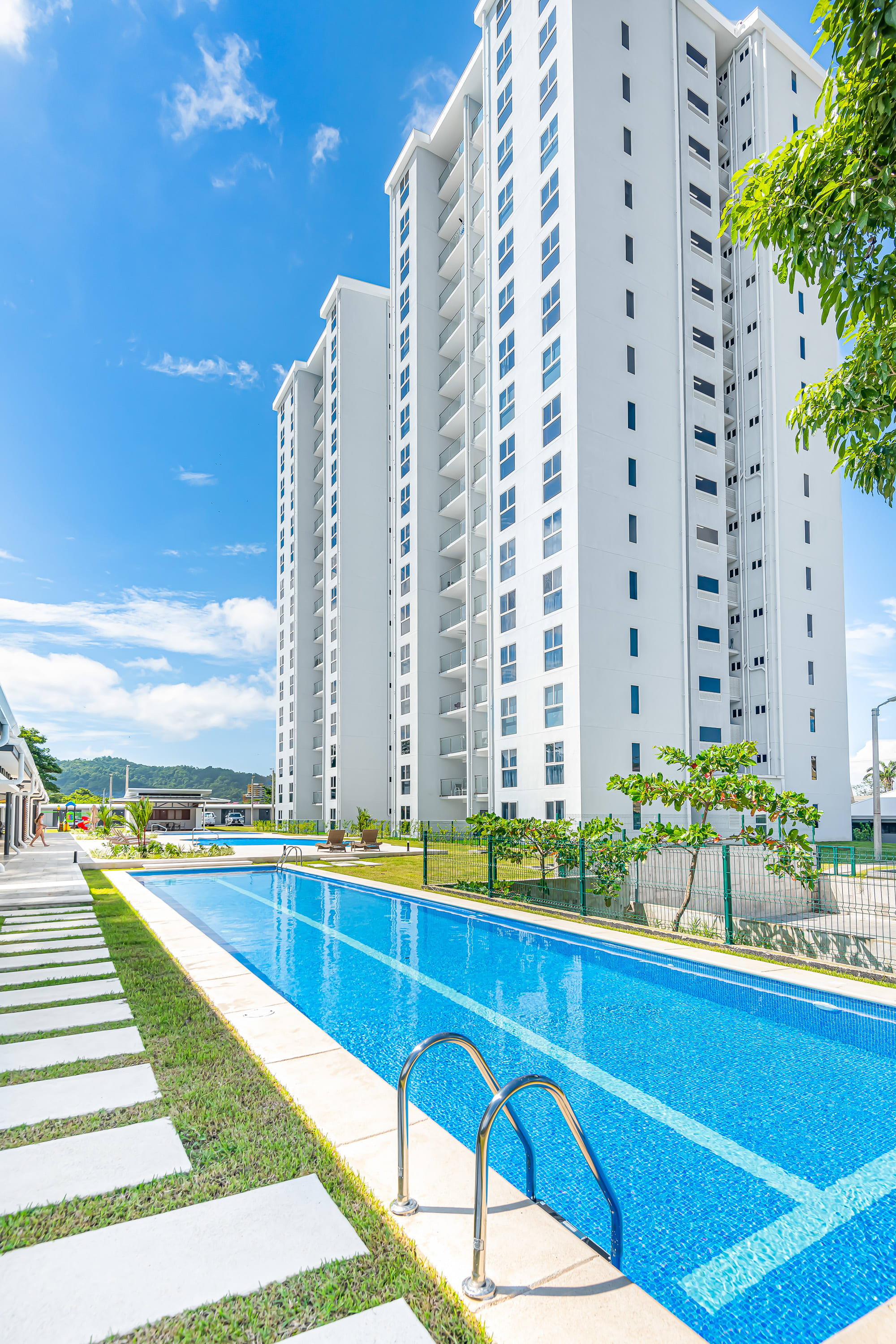 Upstay New 3BR Condo w Breathtaking Mountain views | Photo 26