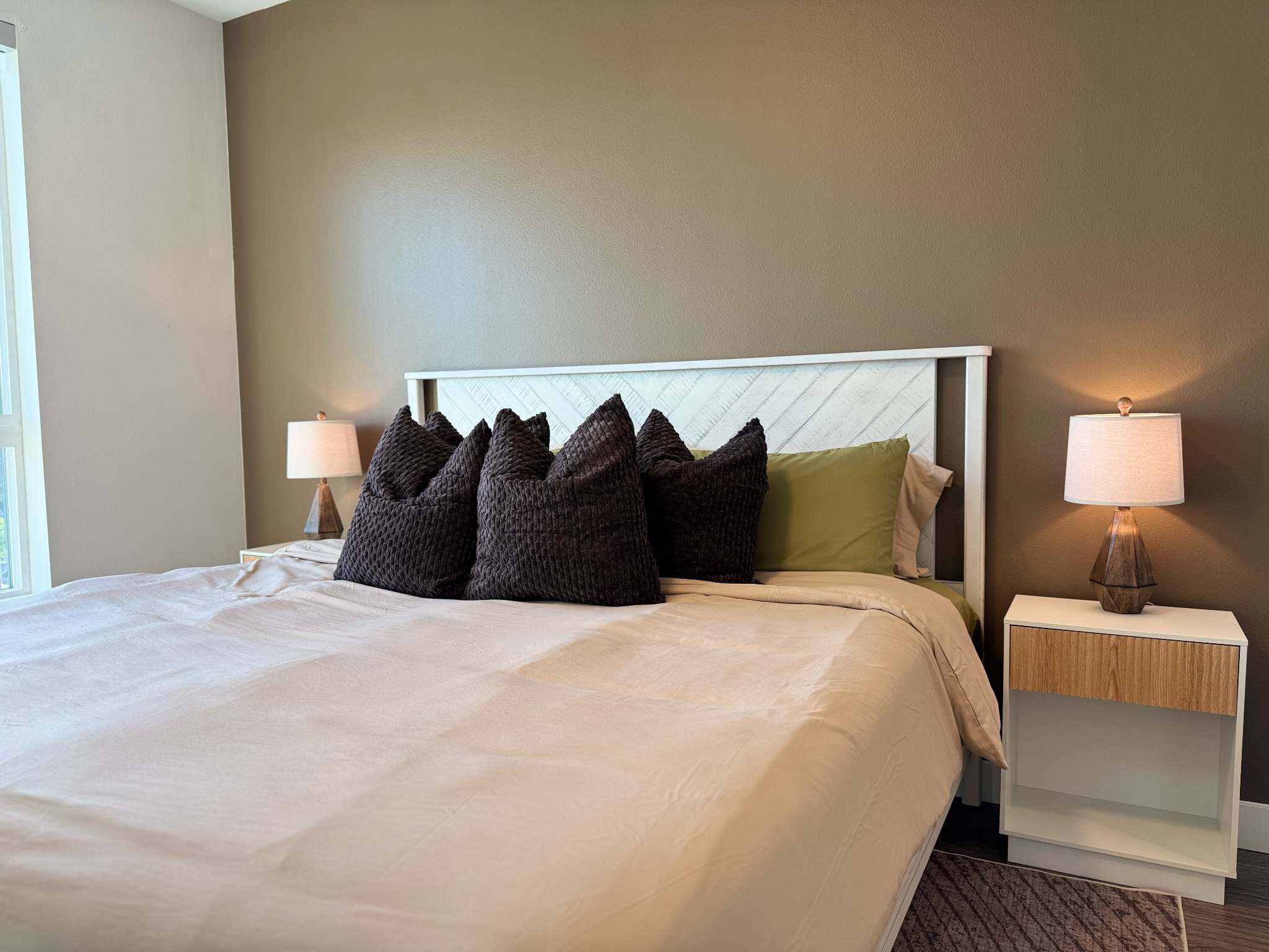 Stylish Apartment Near Disneyland w/ Pool & Gym