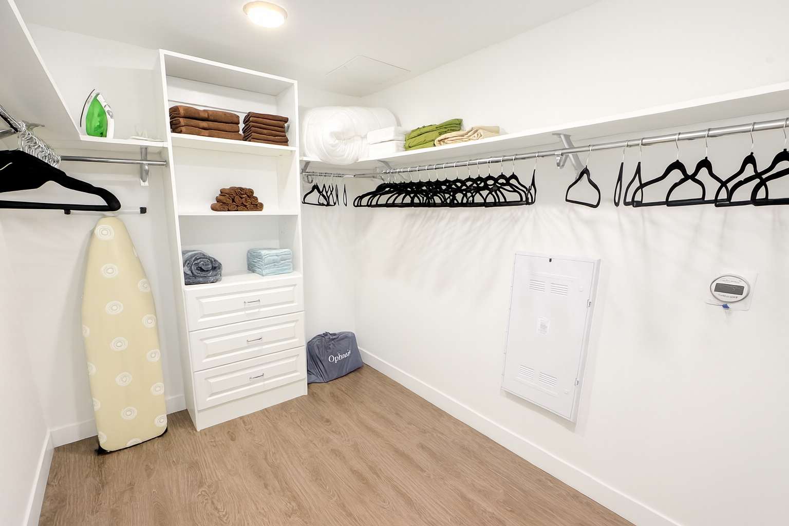 Stylish Apartment Near Disneyland w/ Pool & Gym