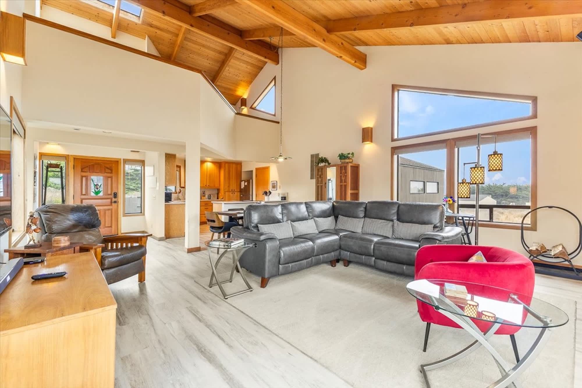 Pacific FantaSea - Ocean Views & Hot Tub Escape!