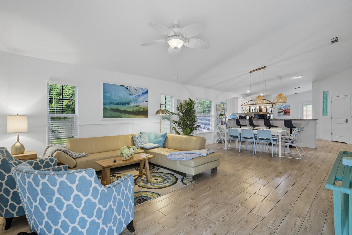 3BR Coastal Home + Heated Pool, Golf Cart & Bikes 5