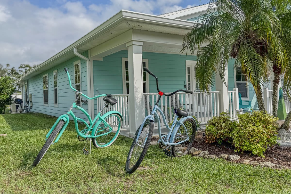 3BR Coastal Home + Heated Pool, Golf Cart & Bikes 3