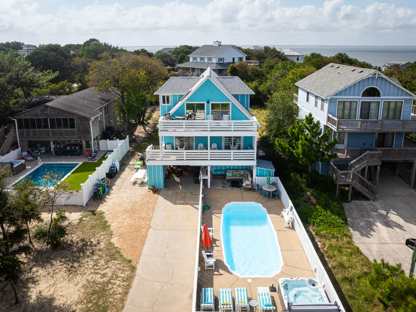 Walk to Duck Soundfront w Pool, Firepit, Cornhole — Duck, NC — vacation rental
