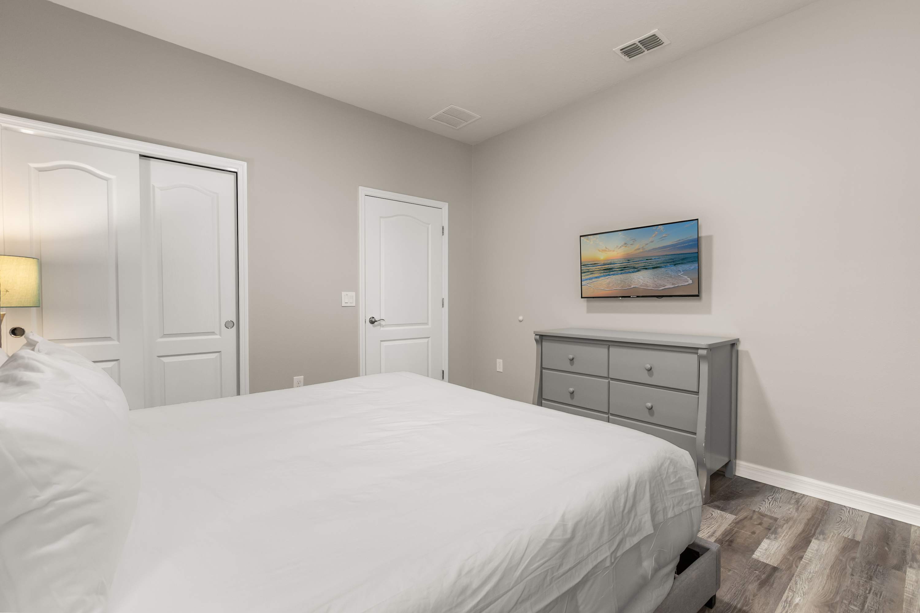 Bedroom 1 – Main-level king bedroom with shared jack-and-jill bathroom access and a comfortable layout for restful nights.